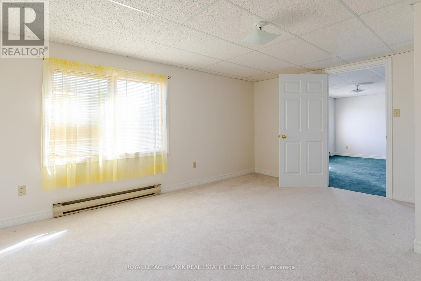 30 - 36 Champlain Crescent Property Photo 43
