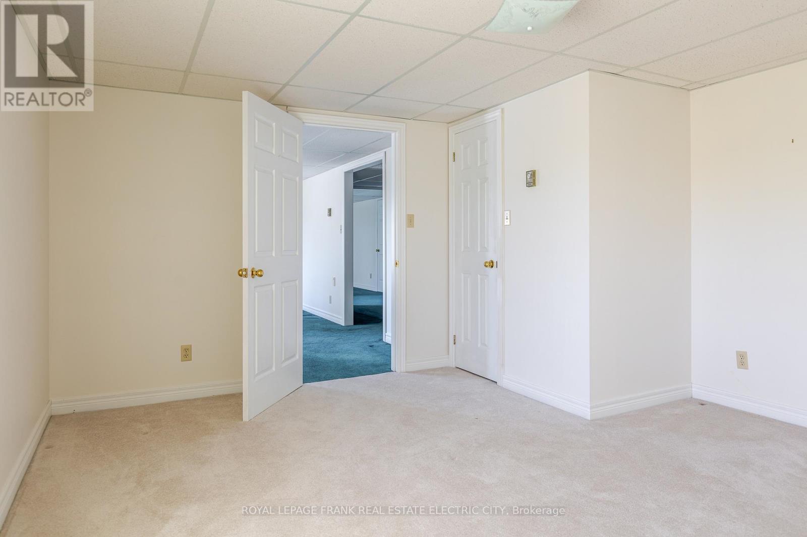 30 - 36 Champlain Crescent Property Photo 44