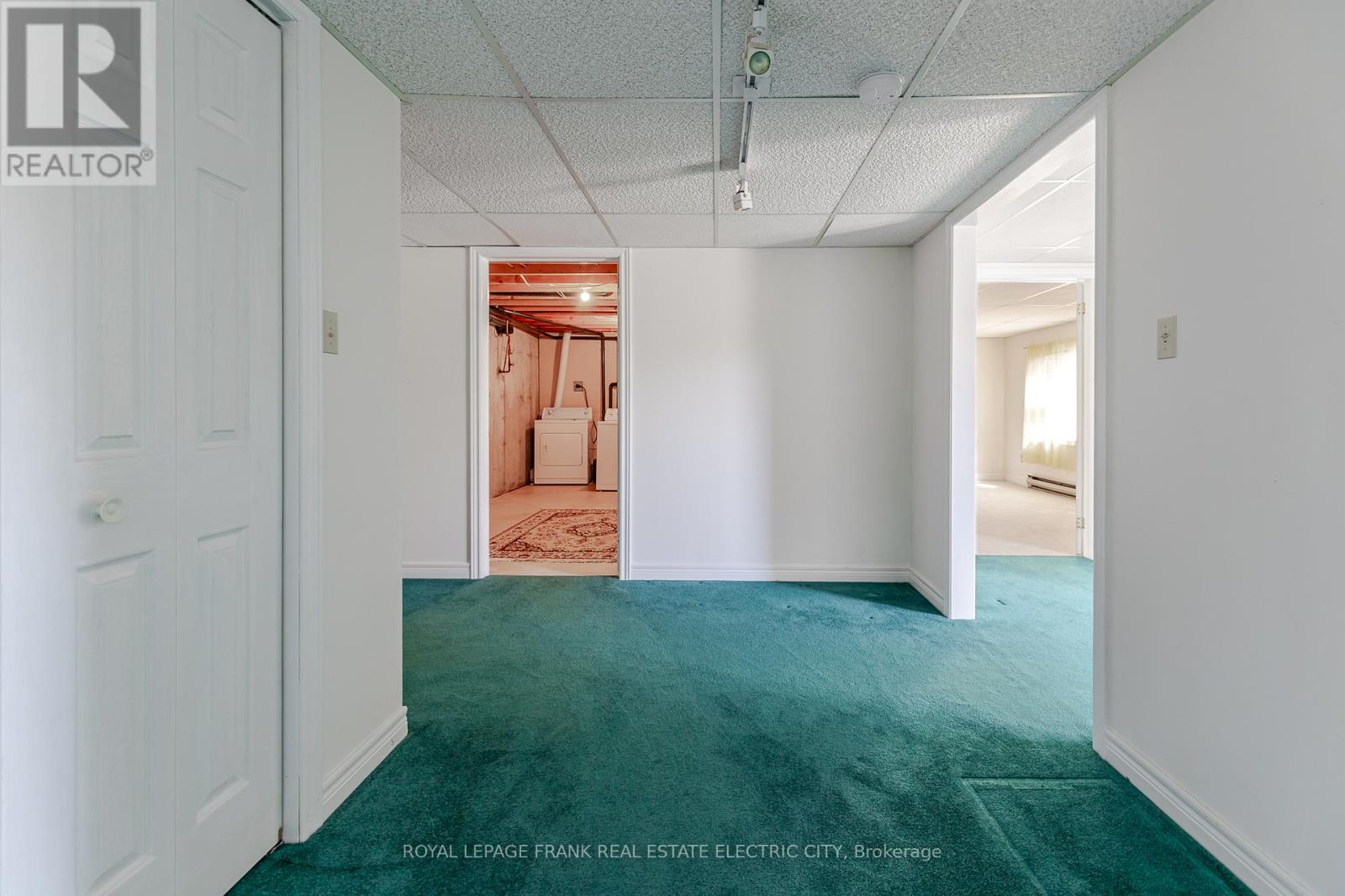 30 - 36 Champlain Crescent Property Photo 45