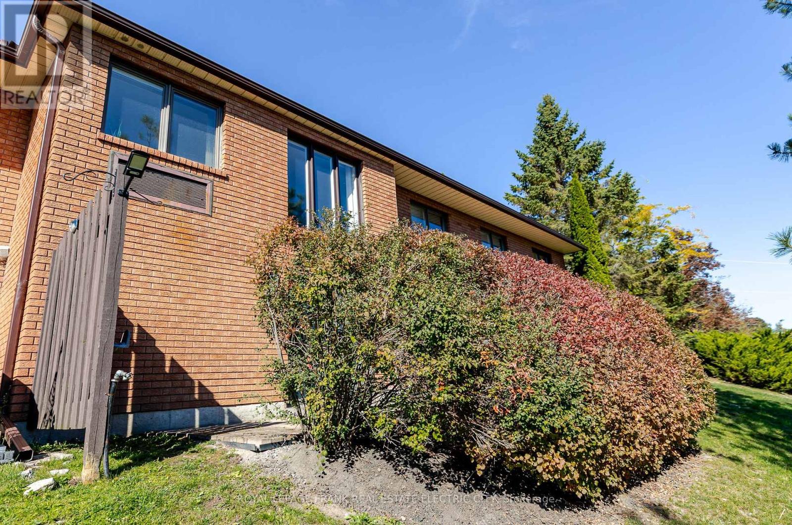 30 - 36 Champlain Crescent Property Photo 49