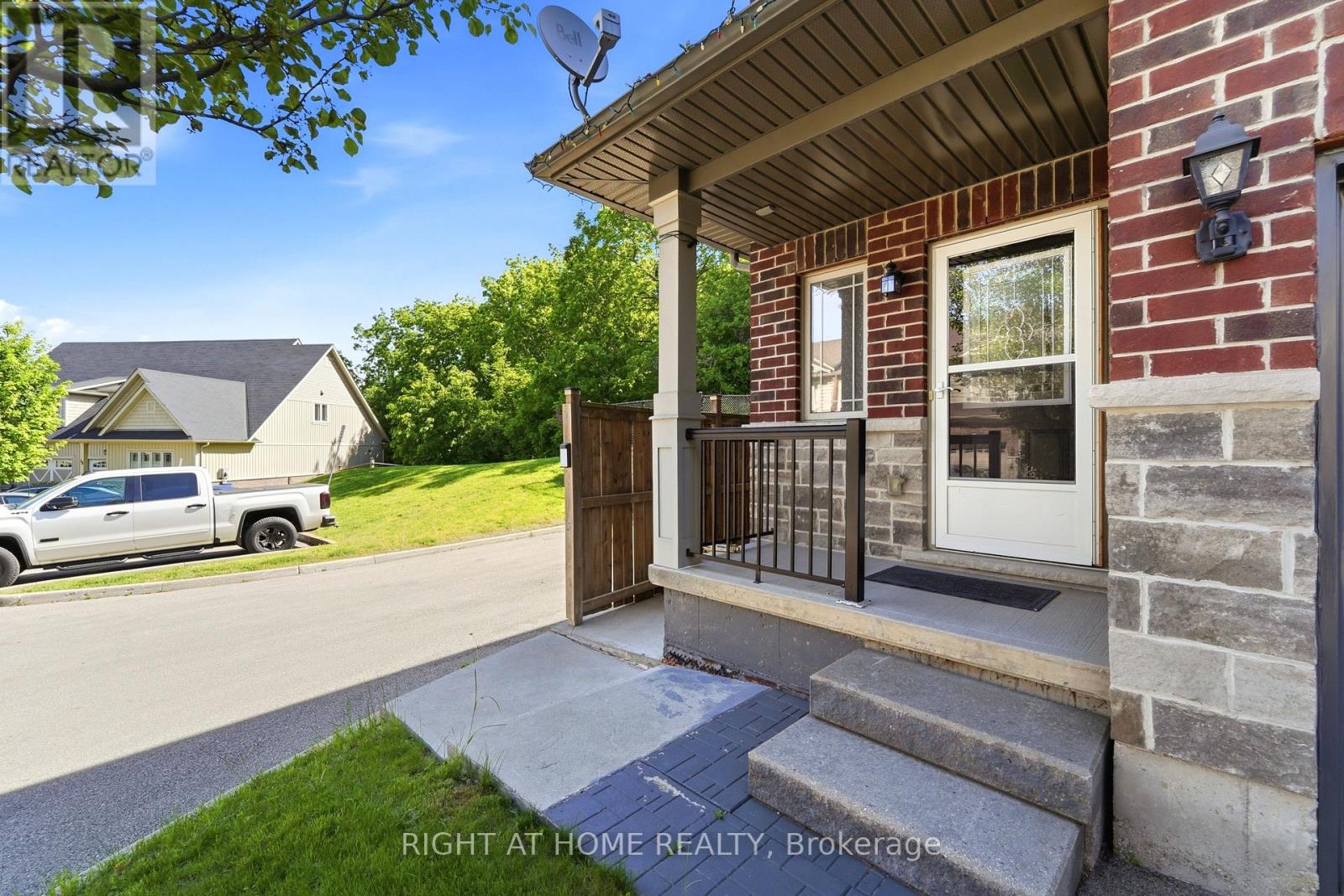 32 Rolling Lane Property Photo 3