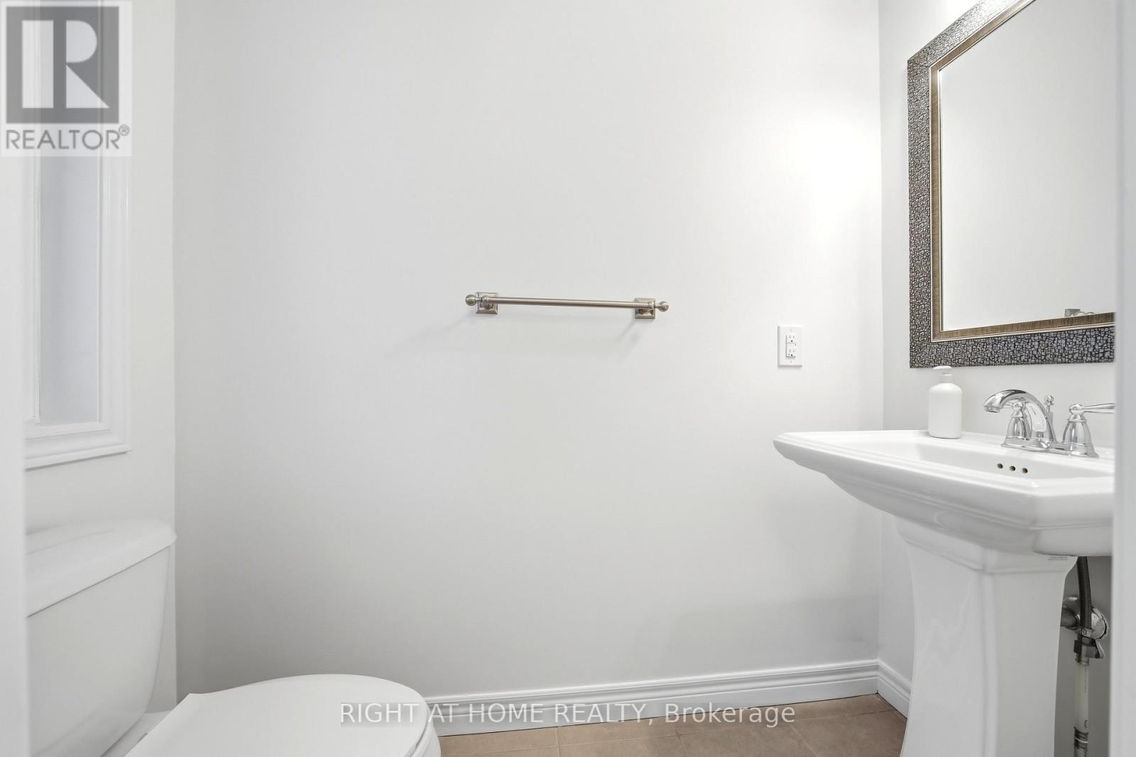 32 Rolling Lane Property Photo 5
