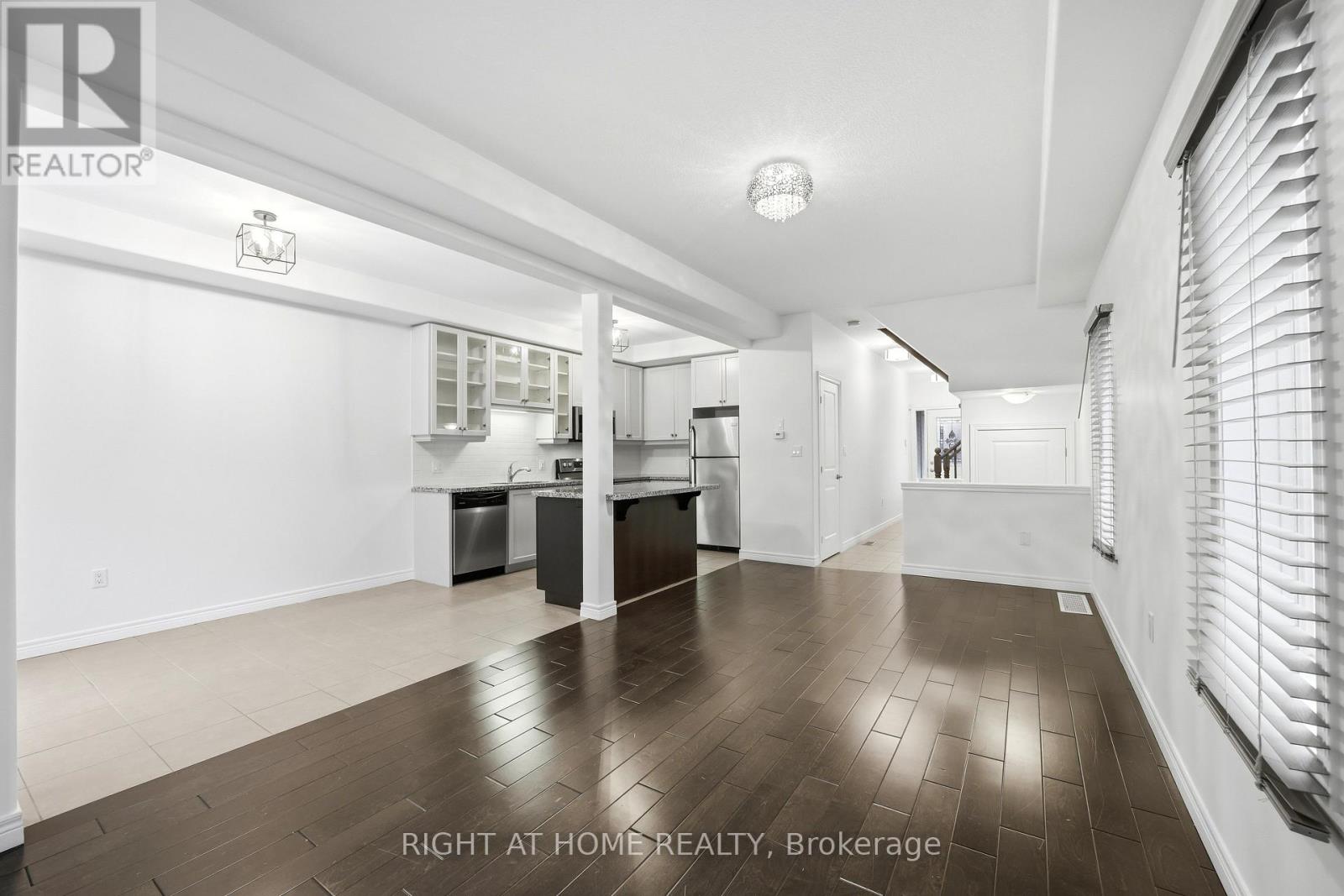 32 Rolling Lane Property Photo 11