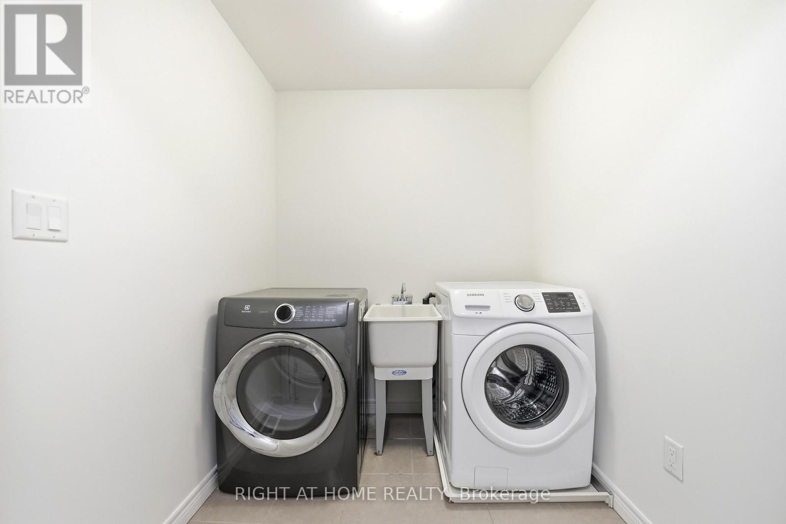 32 Rolling Lane Property Photo 25