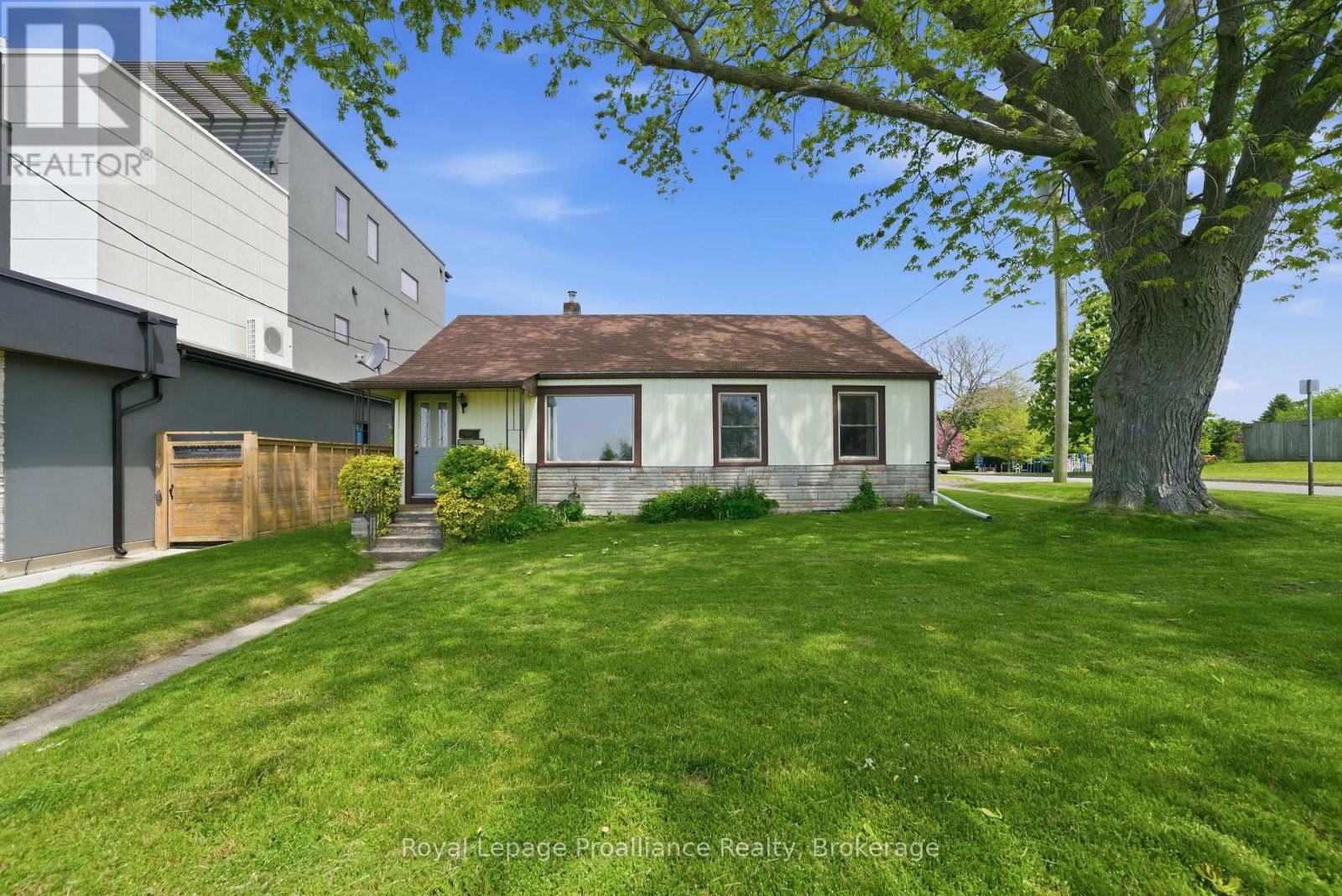478 Monk Street Property Photo 6