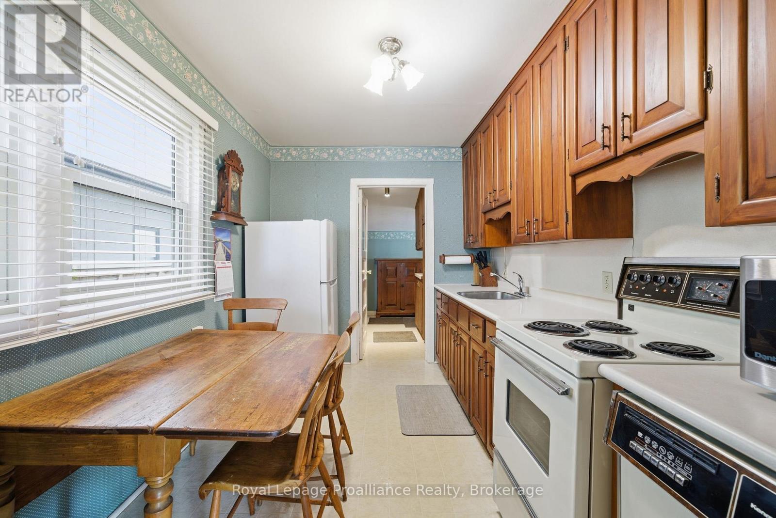 478 Monk Street Property Photo 14