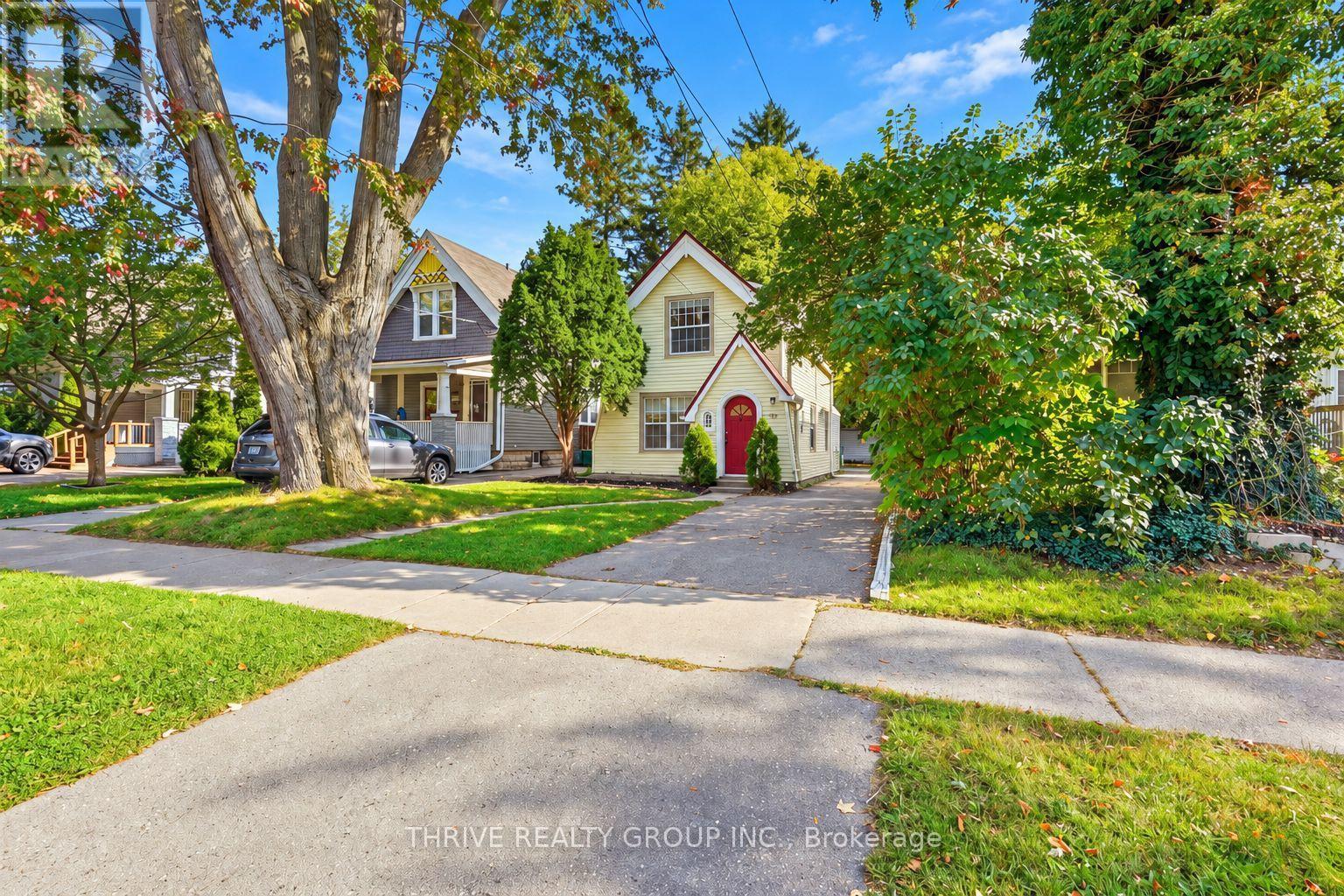 966 Colborne Street Property Photo 3