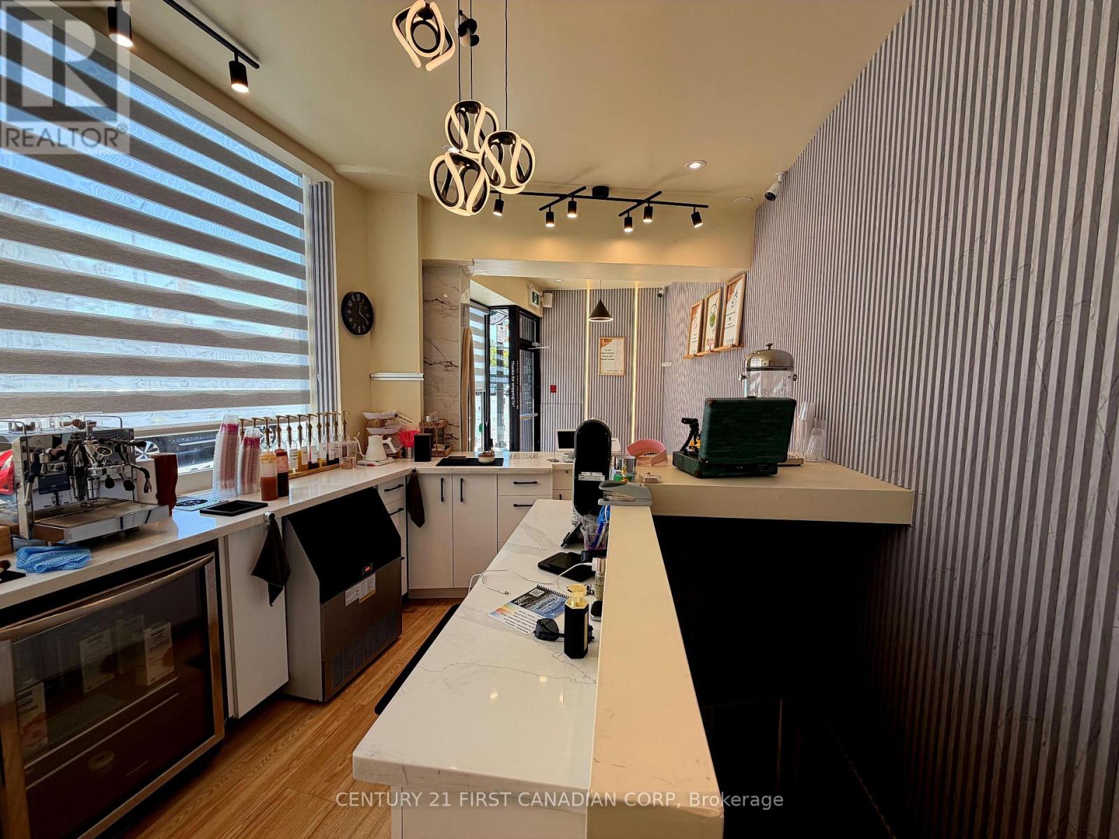 Unit A - 605 Richmond Street Property Photo 3