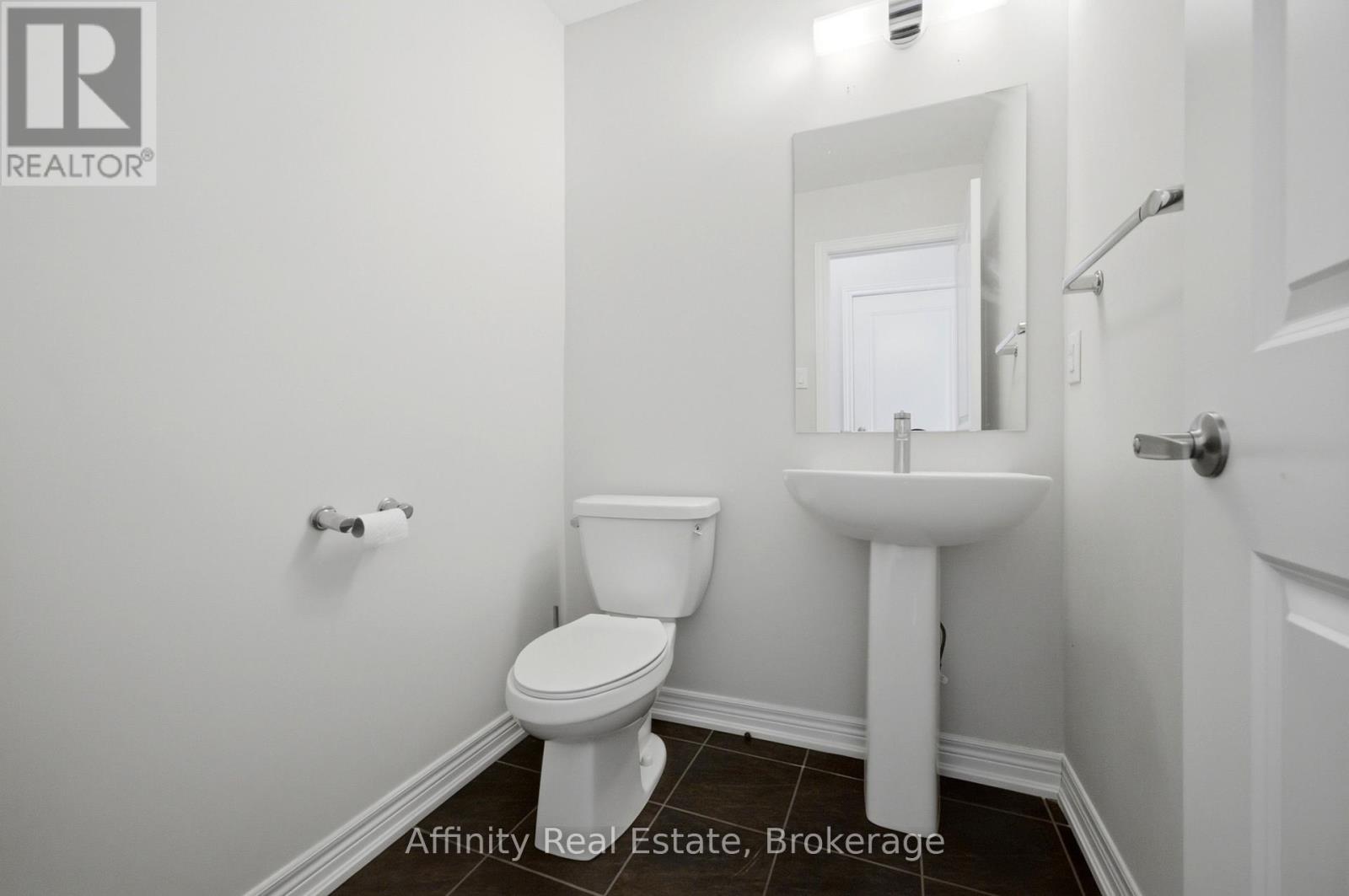 32 - 10 Birmingham Drive Property Photo 17