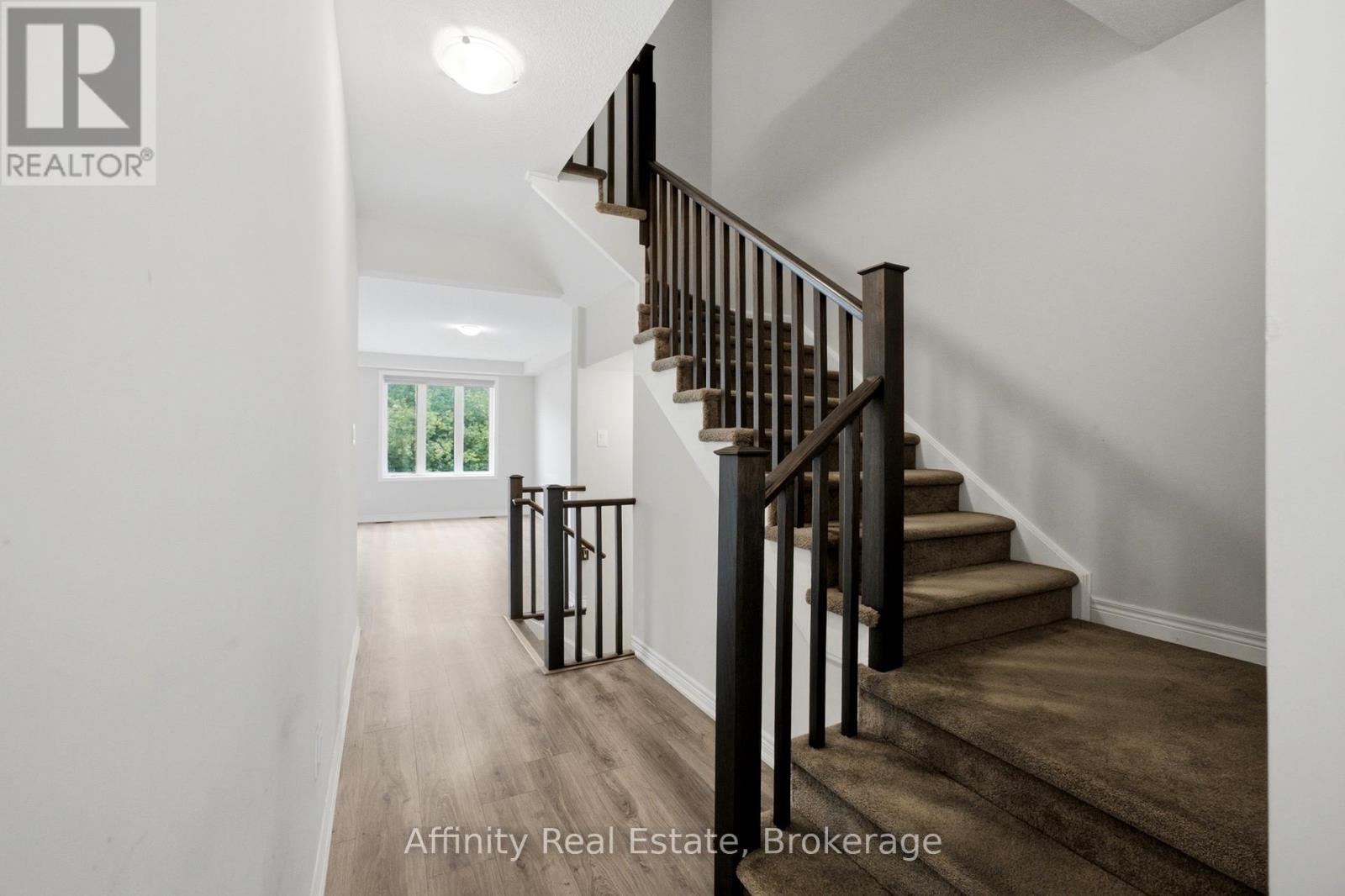32 - 10 Birmingham Drive Property Photo 18