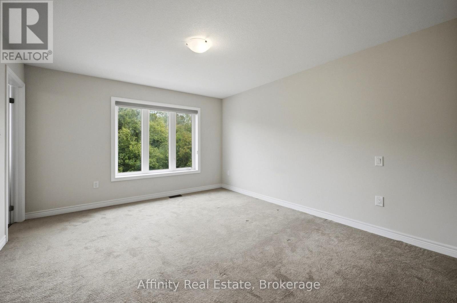 32 - 10 Birmingham Drive Property Photo 20