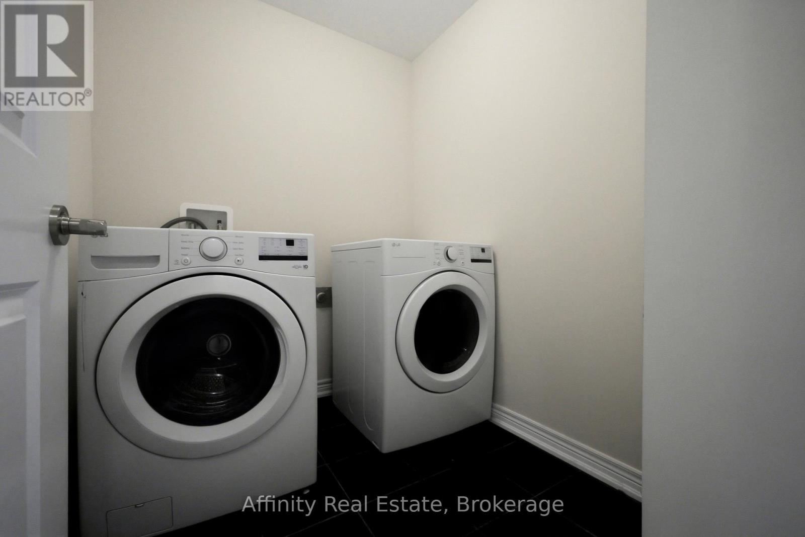 32 - 10 Birmingham Drive Property Photo 28