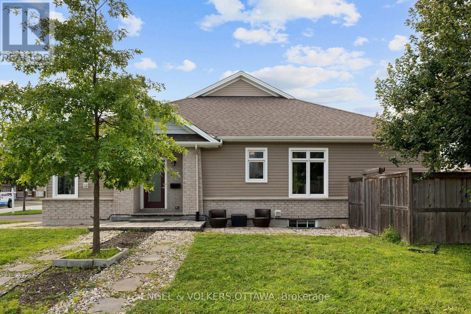 538 Silverbell Crescent Property Photo 2