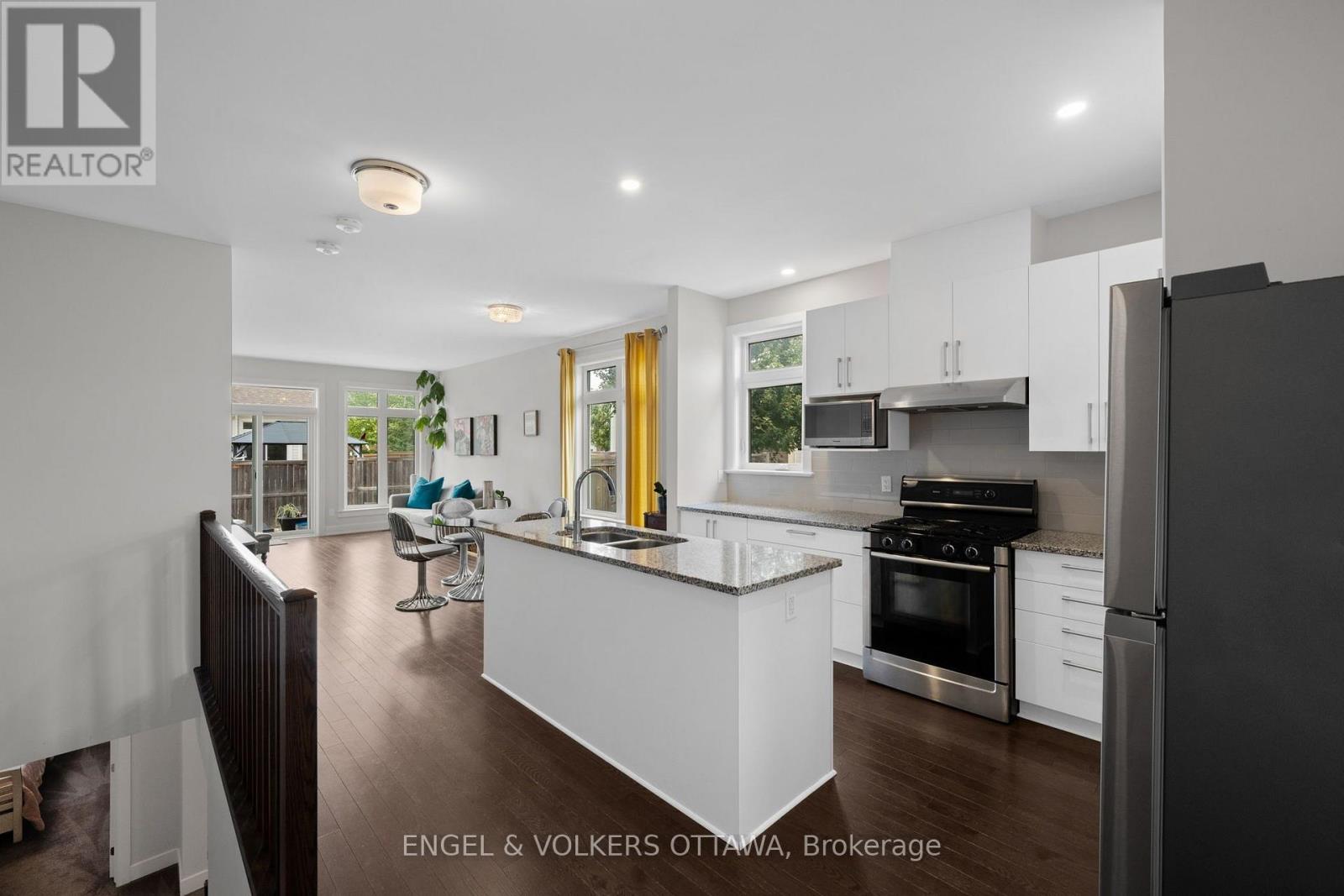 538 Silverbell Crescent Property Photo 4