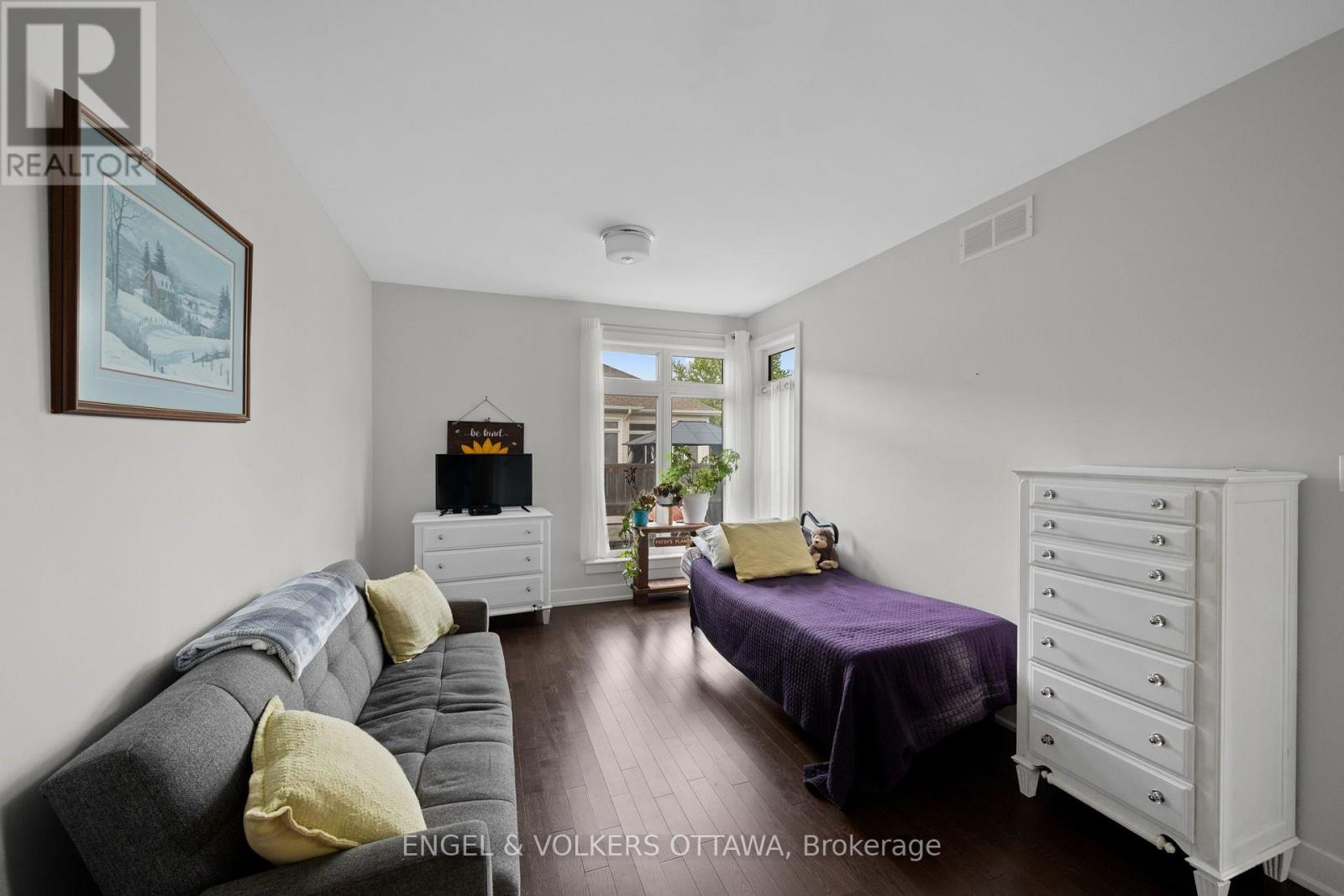 538 Silverbell Crescent Property Photo 11