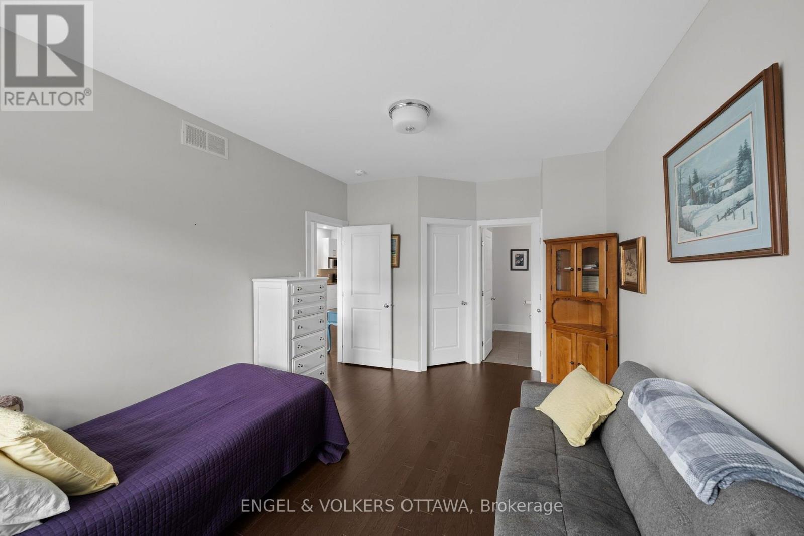 538 Silverbell Crescent Property Photo 12