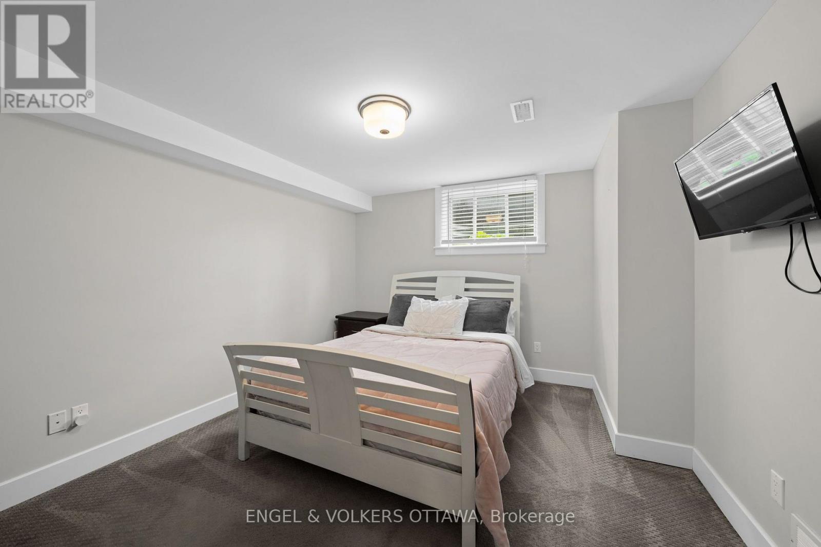 538 Silverbell Crescent Property Photo 23