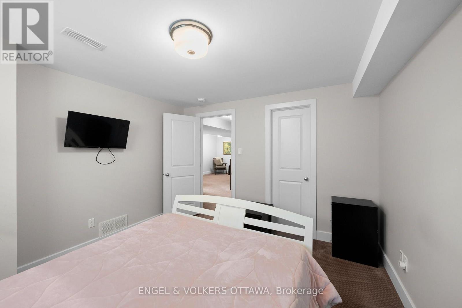 538 Silverbell Crescent Property Photo 24