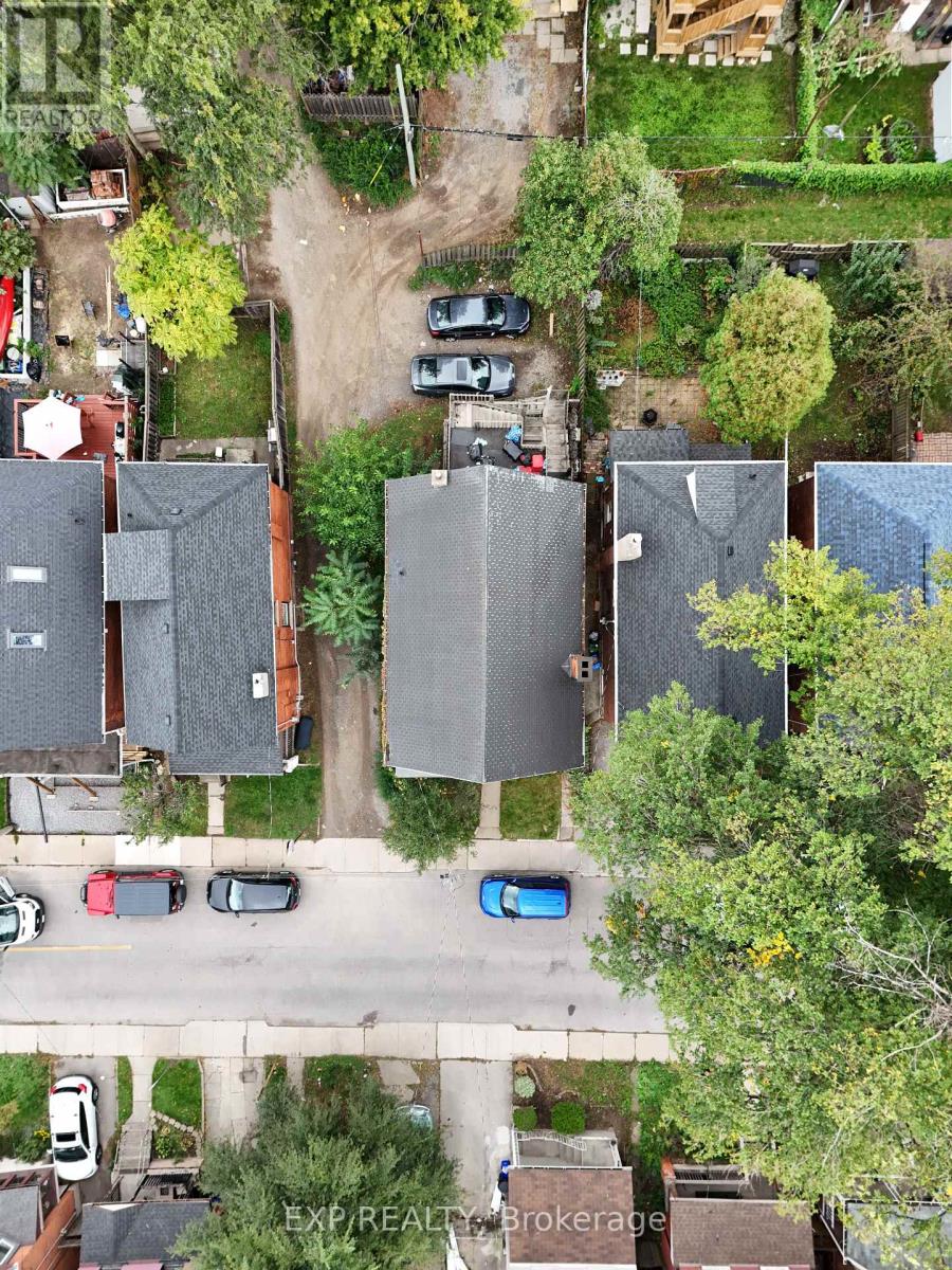 58 Arthur Avenue N Property Photo 3