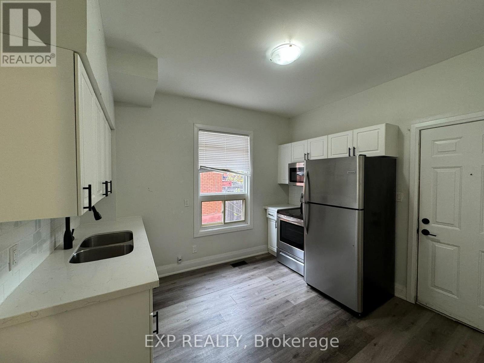 58 Arthur Avenue N Property Photo 4