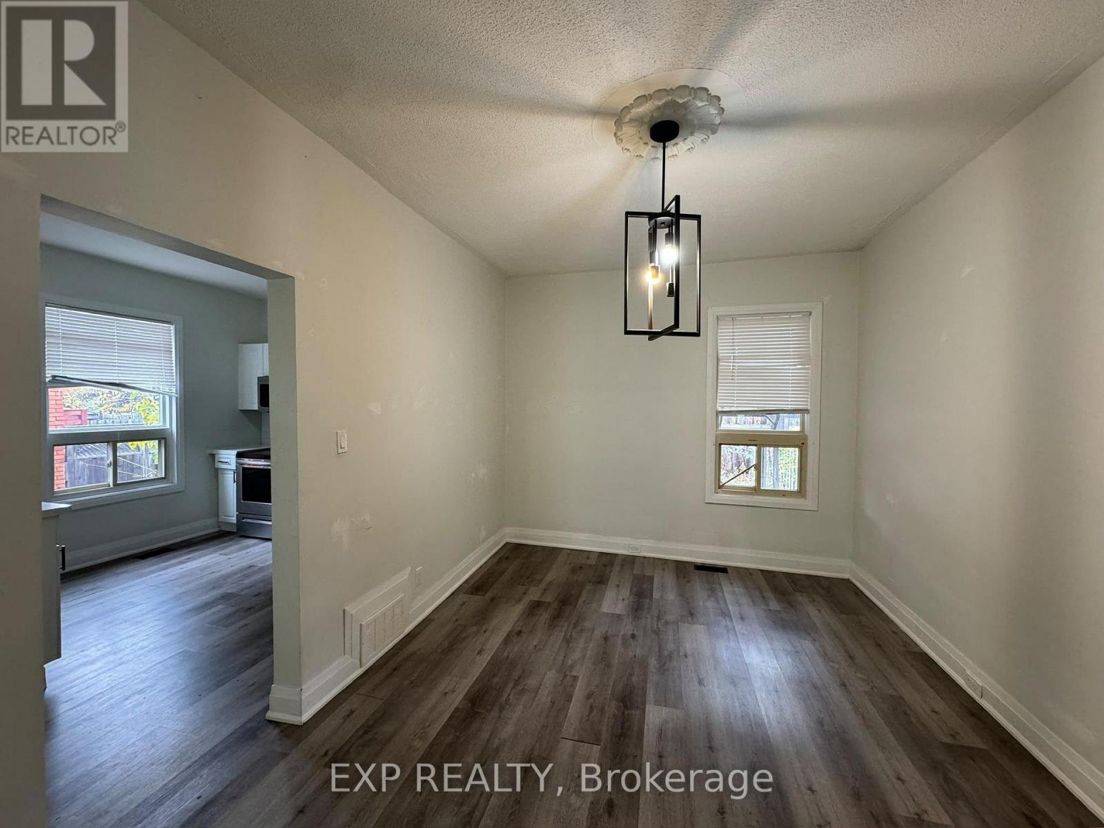 58 Arthur Avenue N Property Photo 6