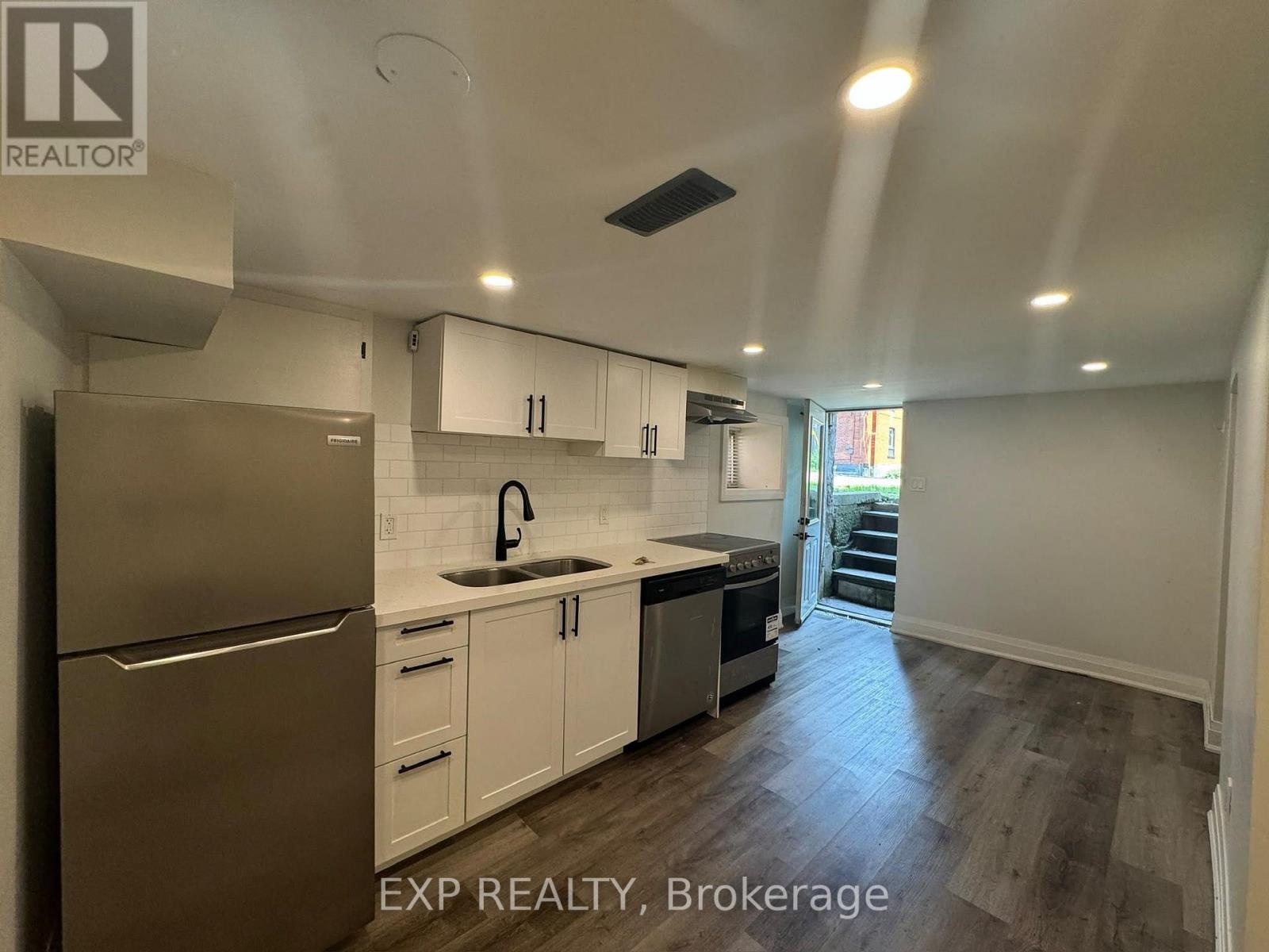 58 Arthur Avenue N Property Photo 31