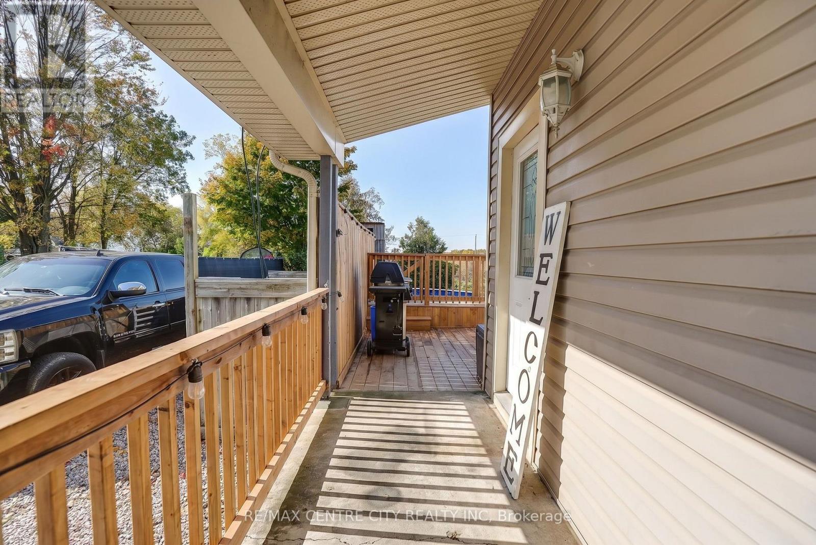 163547 Brownsville Road Property Photo 6