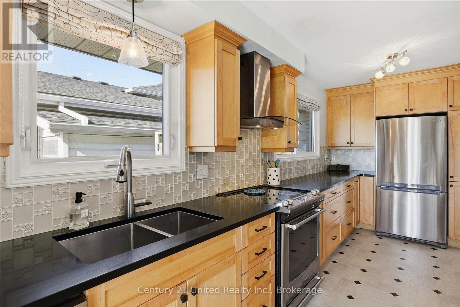 898 Sydenham Road Property Photo 9