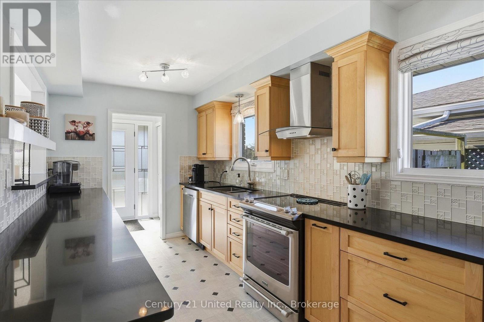 898 Sydenham Road Property Photo 10