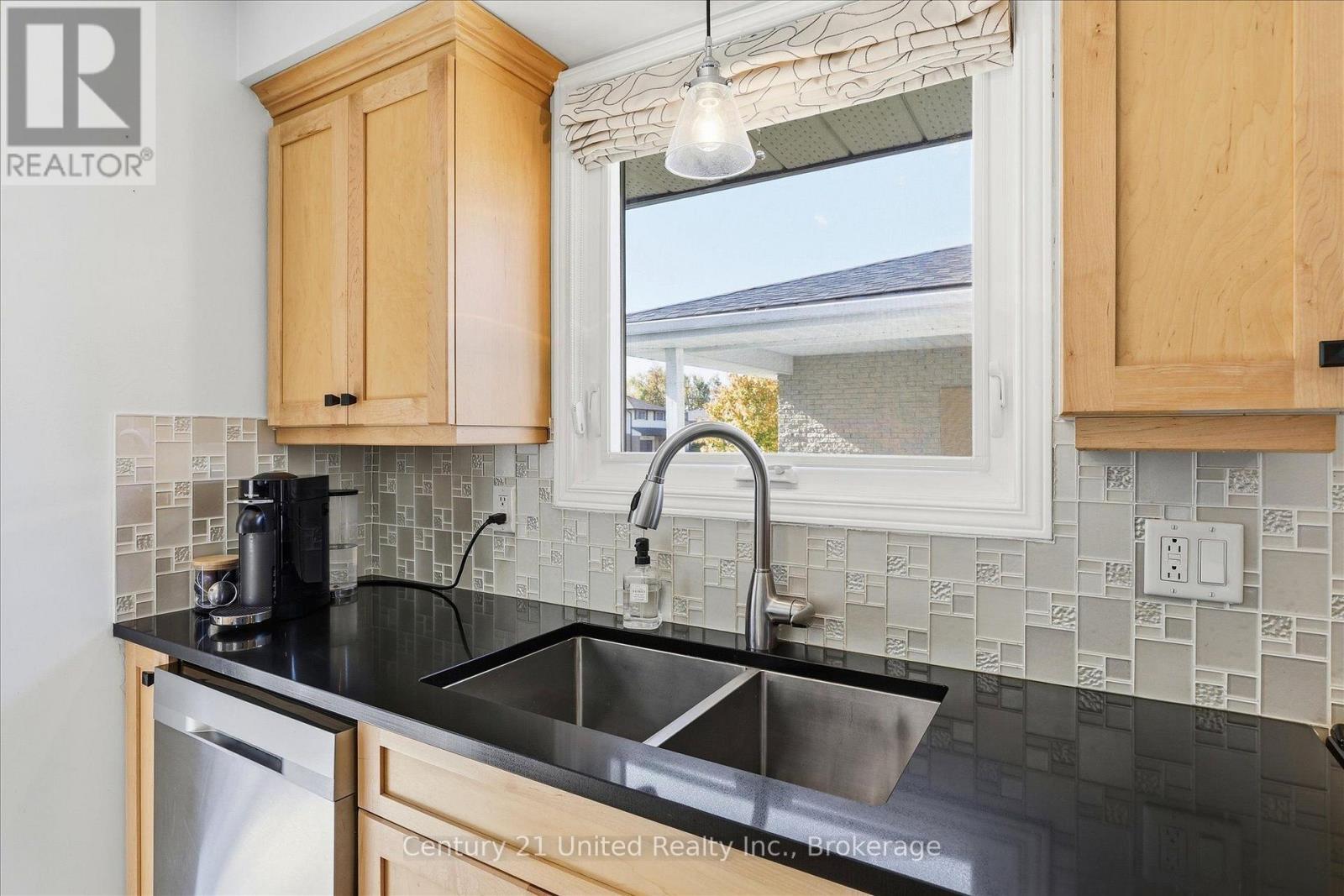 898 Sydenham Road Property Photo 11