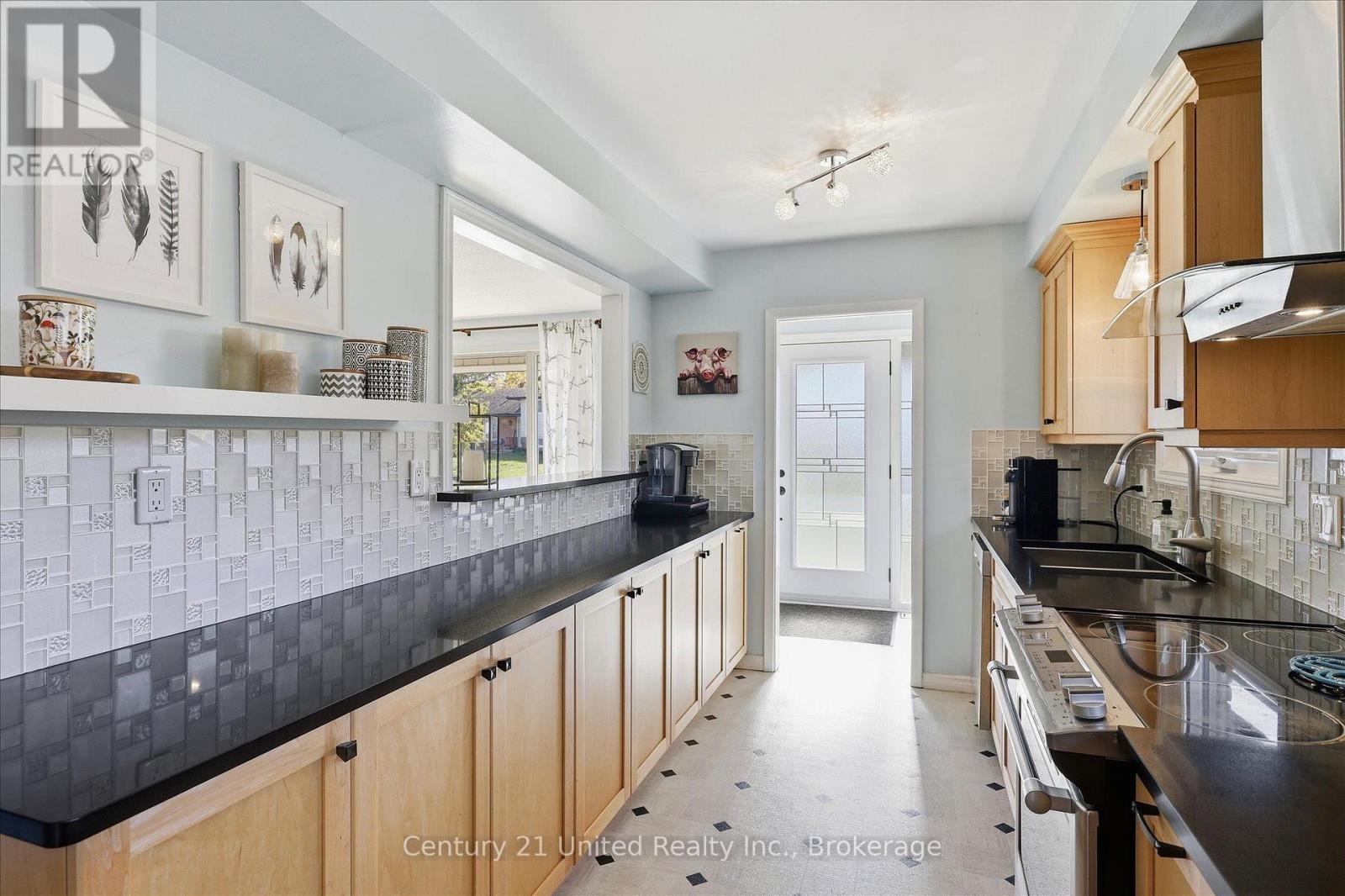 898 Sydenham Road Property Photo 13