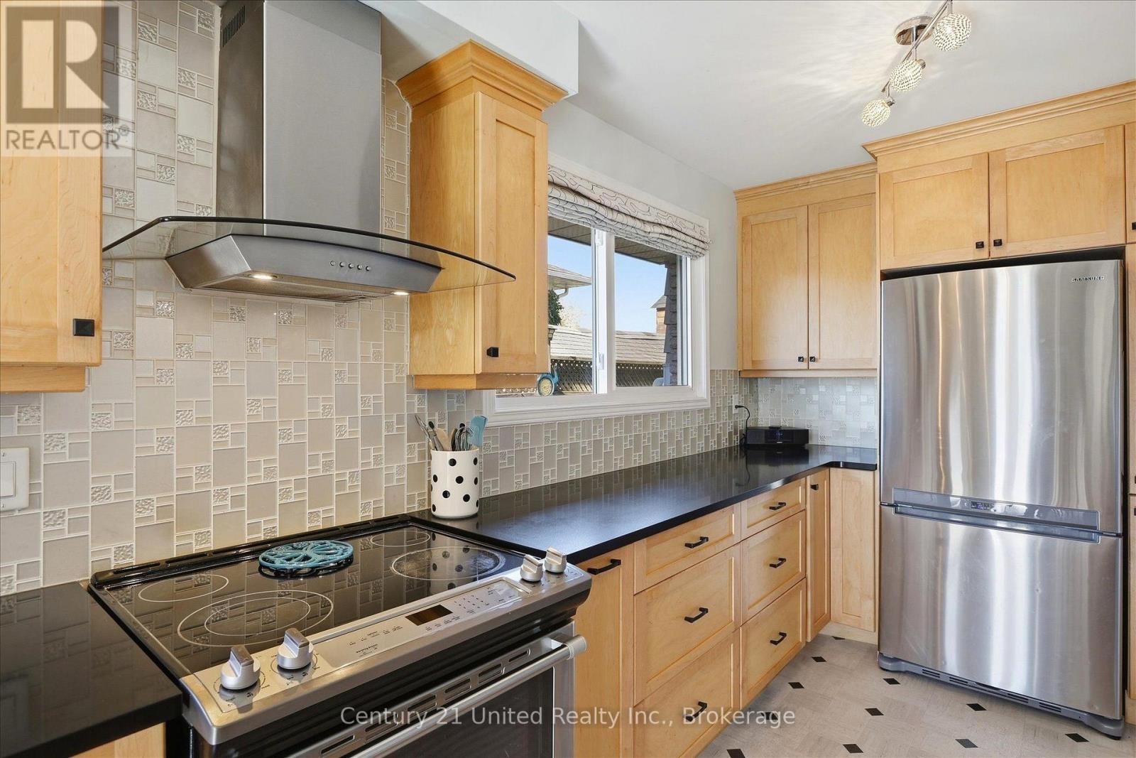 898 Sydenham Road Property Photo 14
