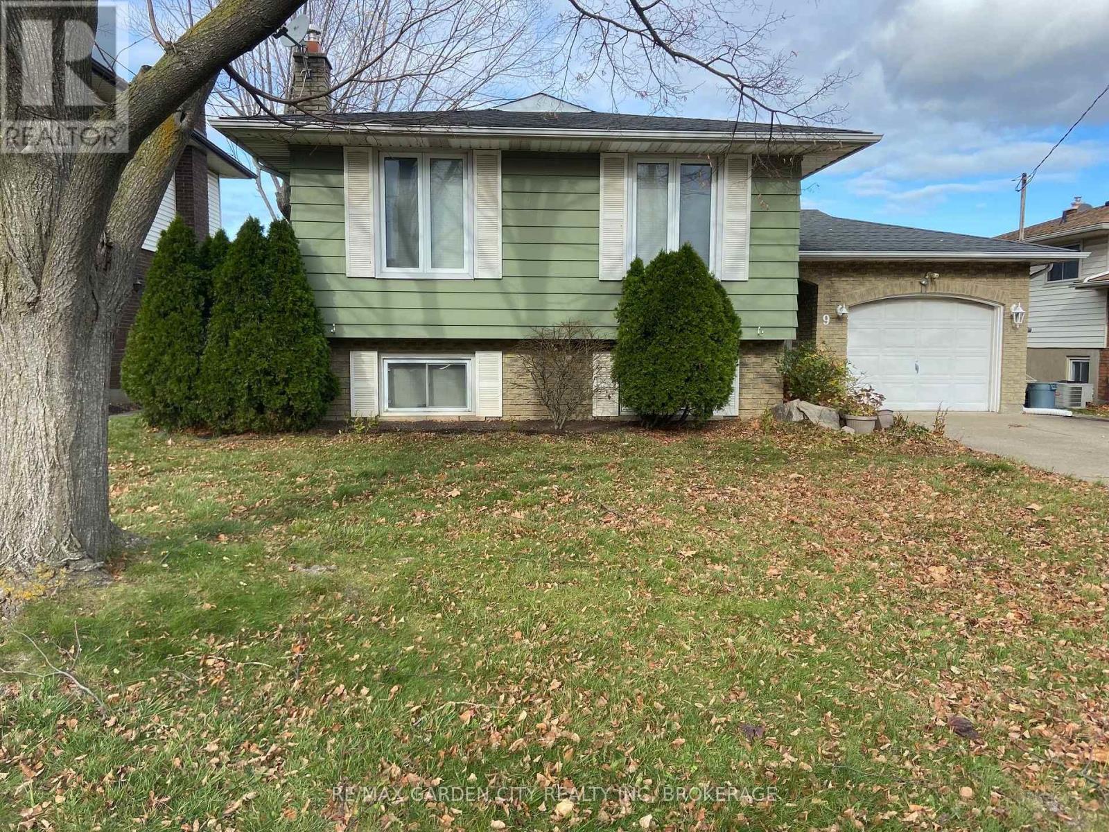 Upper - 9 Stonegate Drive Property Photo 1