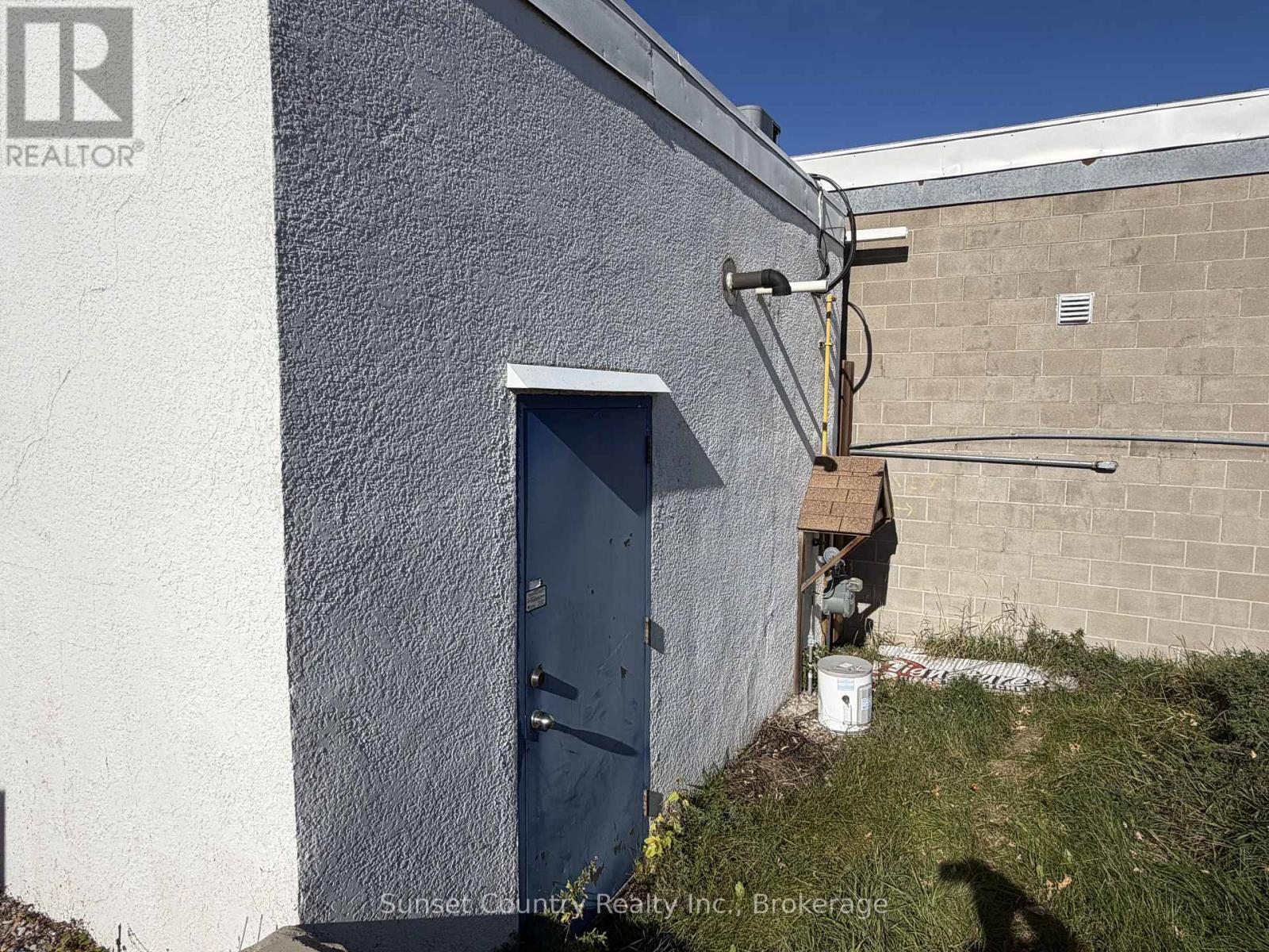 51 Whyte Avenue Property Photo 2