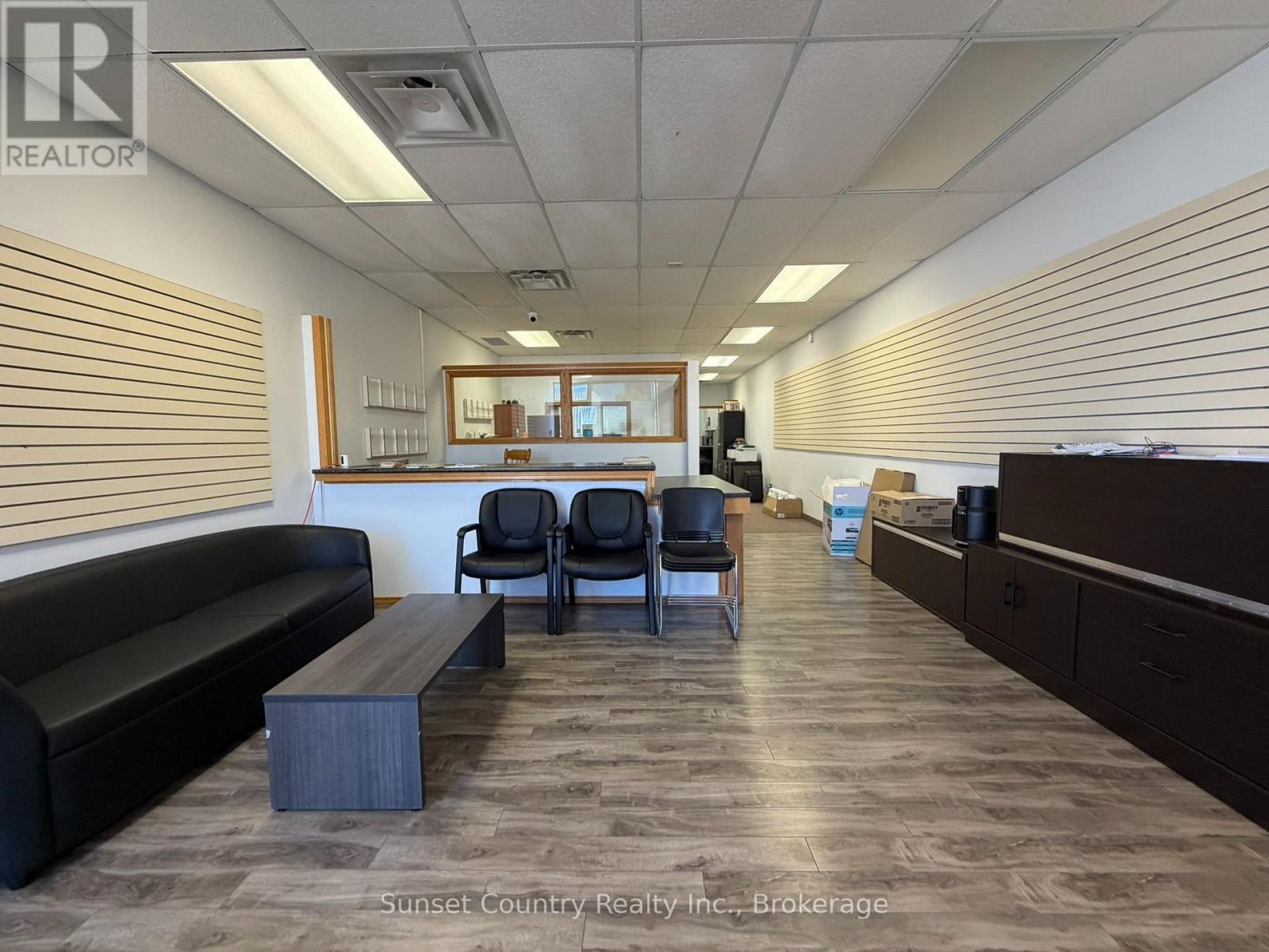 51 Whyte Avenue Property Photo 3