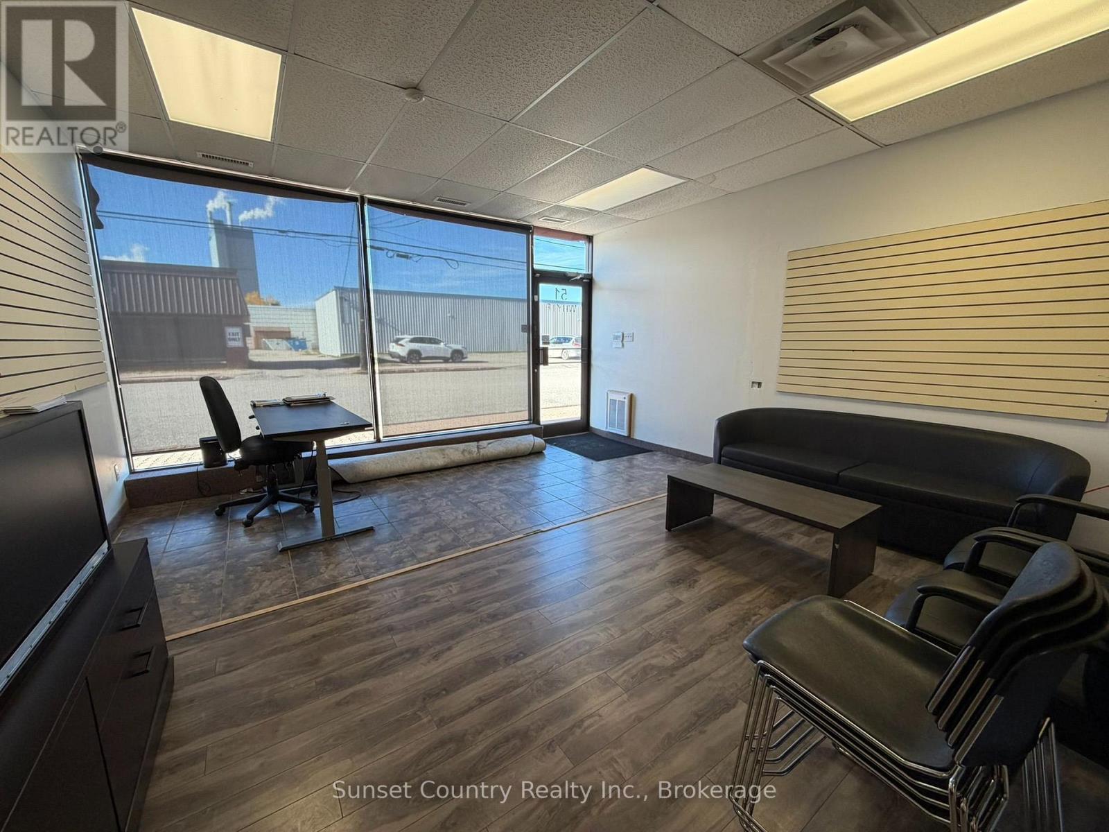 51 Whyte Avenue Property Photo 4