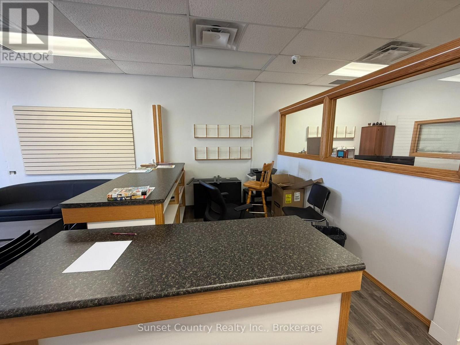 51 Whyte Avenue Property Photo 5