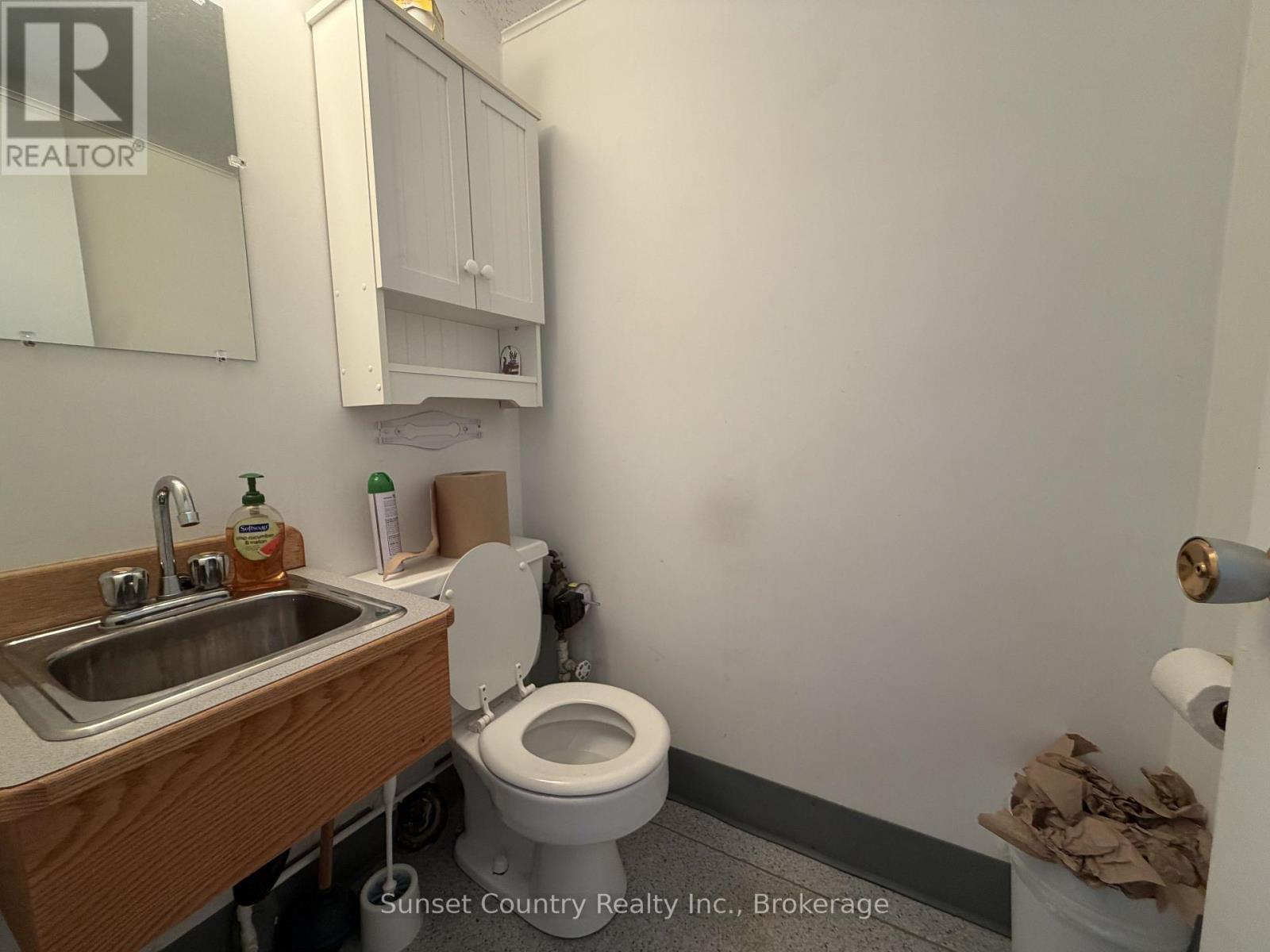 51 Whyte Avenue Property Photo 8