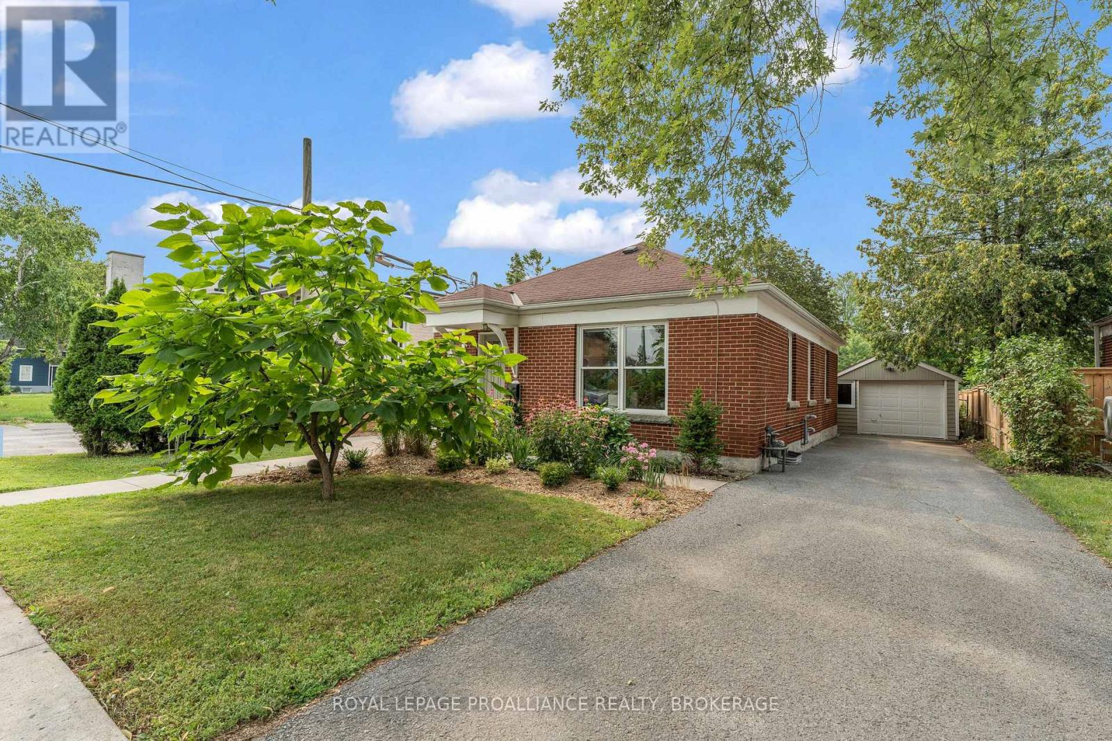 640 Brock Street Property Photo 3
