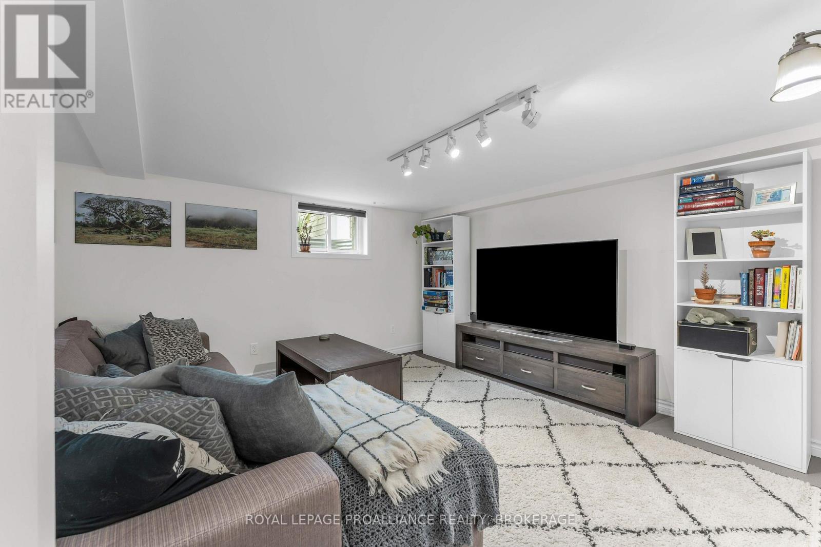 640 Brock Street Property Photo 22