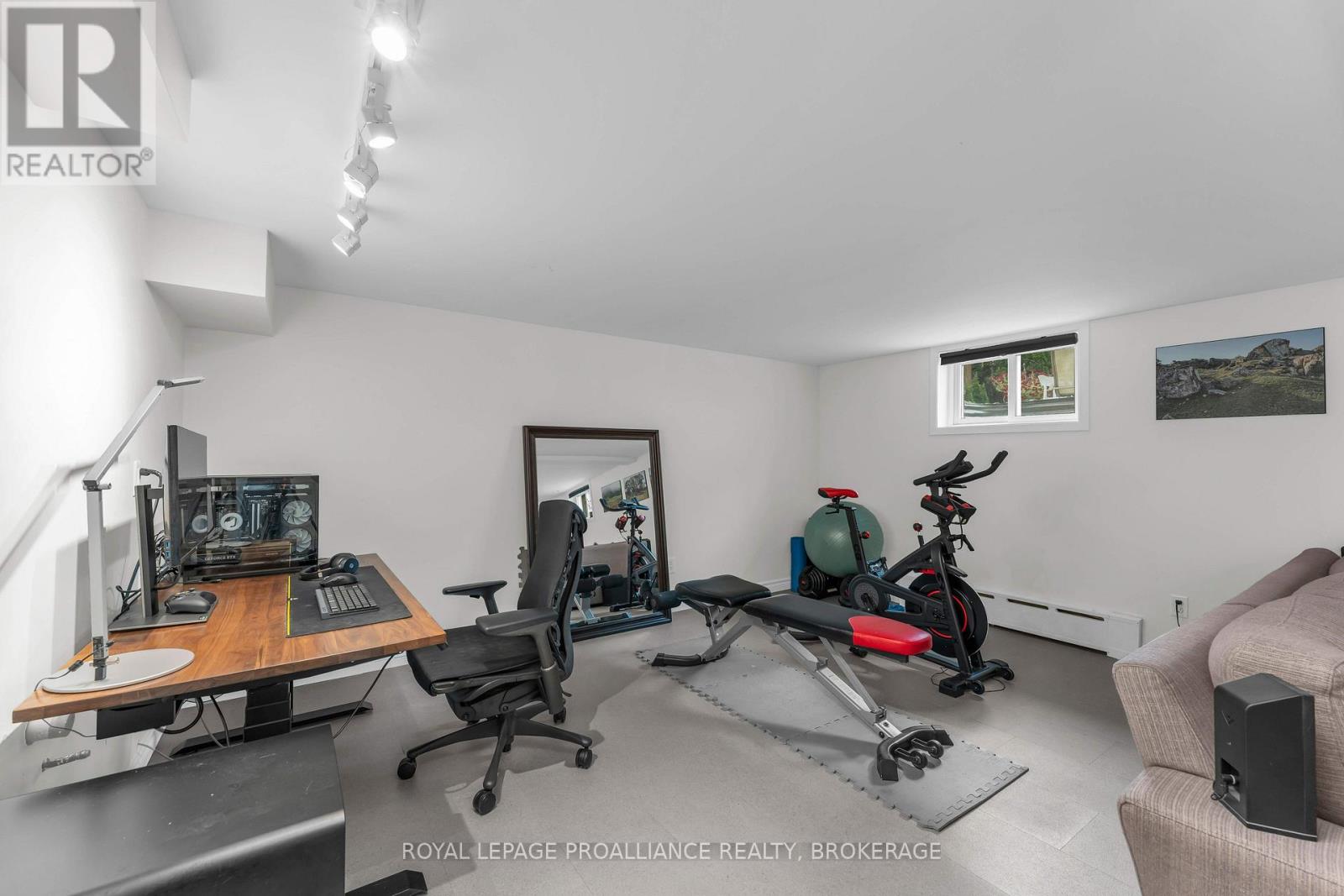 640 Brock Street Property Photo 24