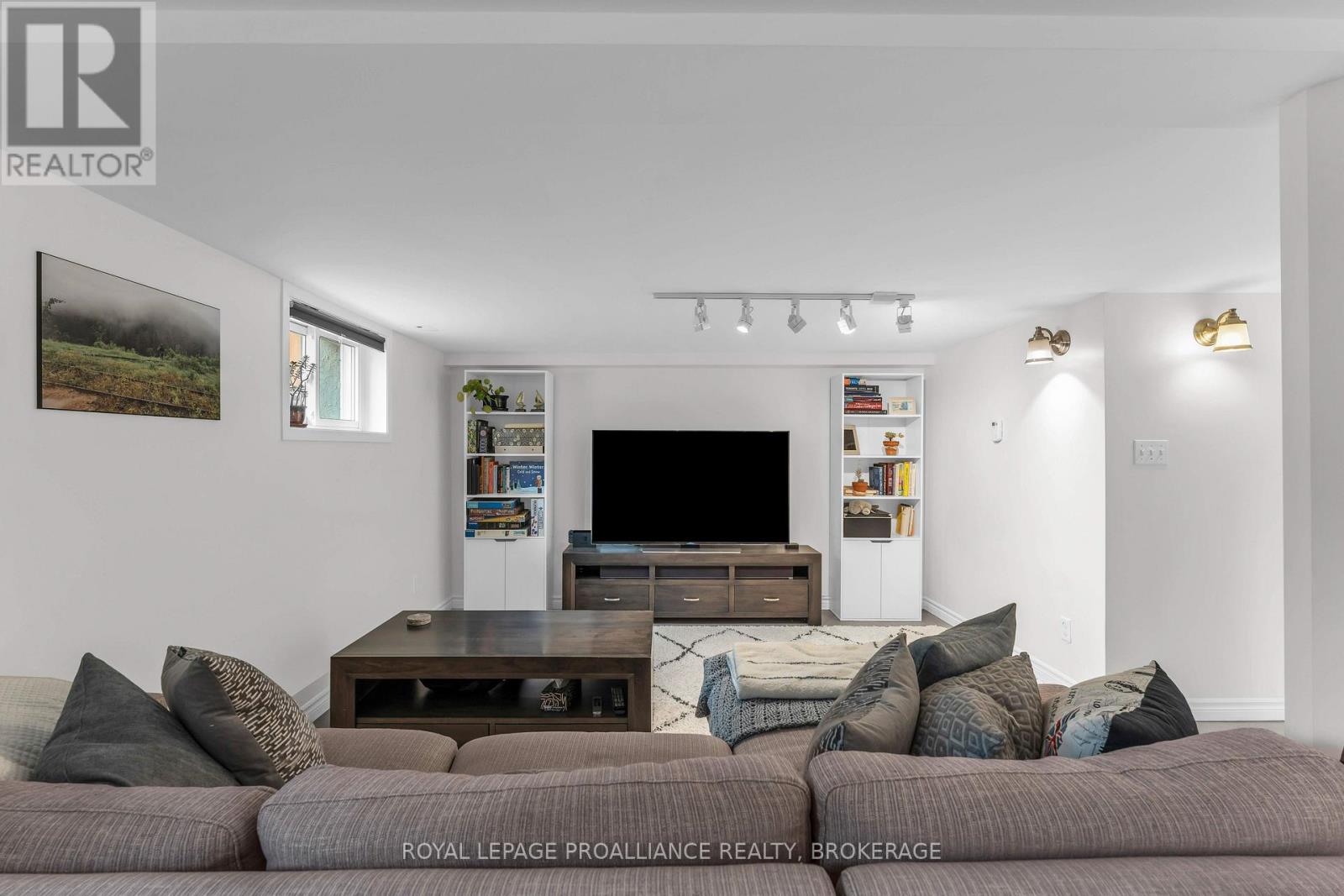 640 Brock Street Property Photo 26