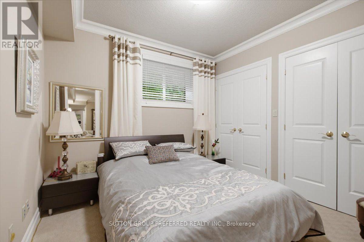 63 - 725 Eagletrace Drive Property Photo 38