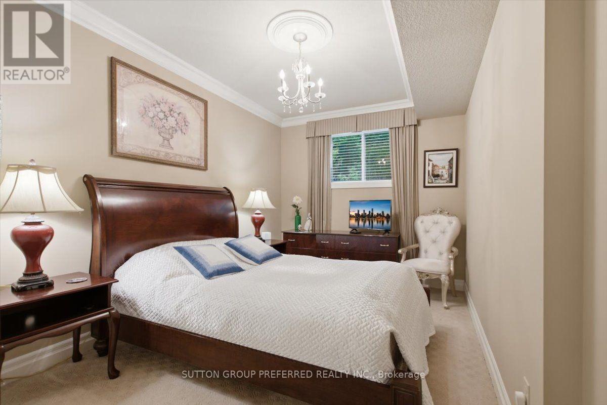 63 - 725 Eagletrace Drive Property Photo 40