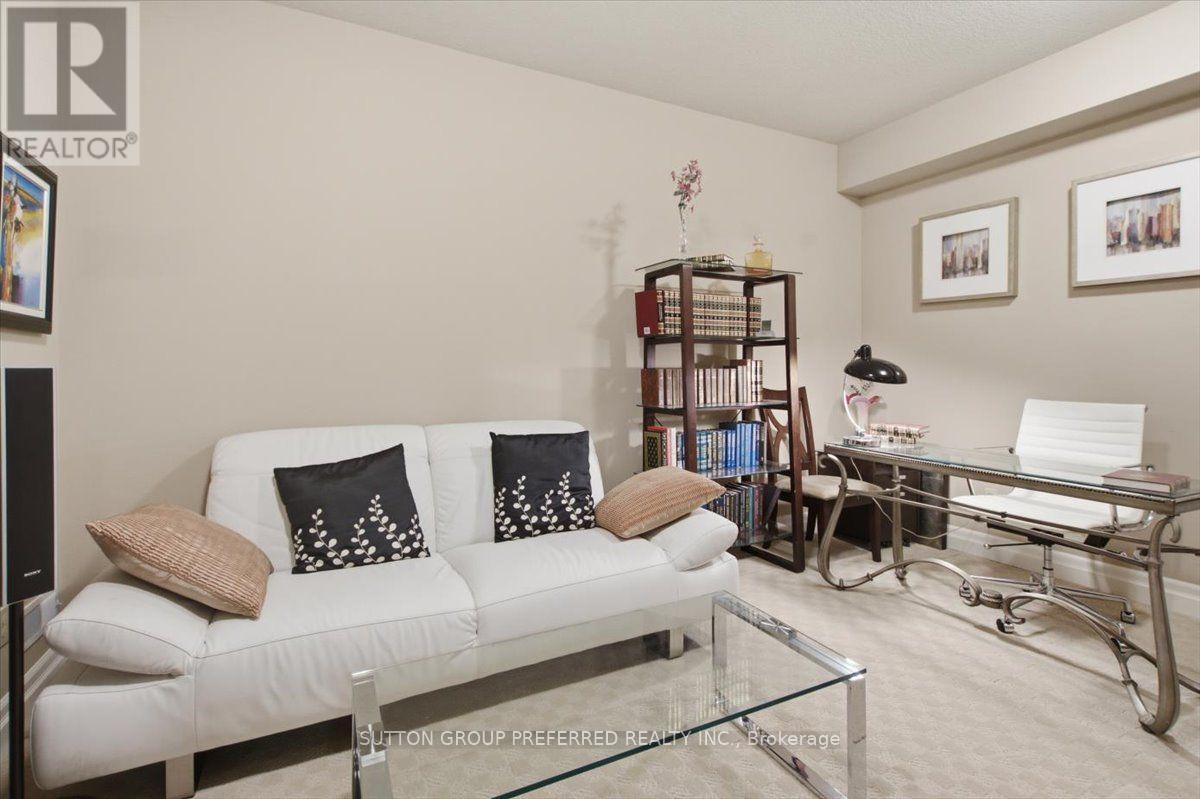 63 - 725 Eagletrace Drive Property Photo 46