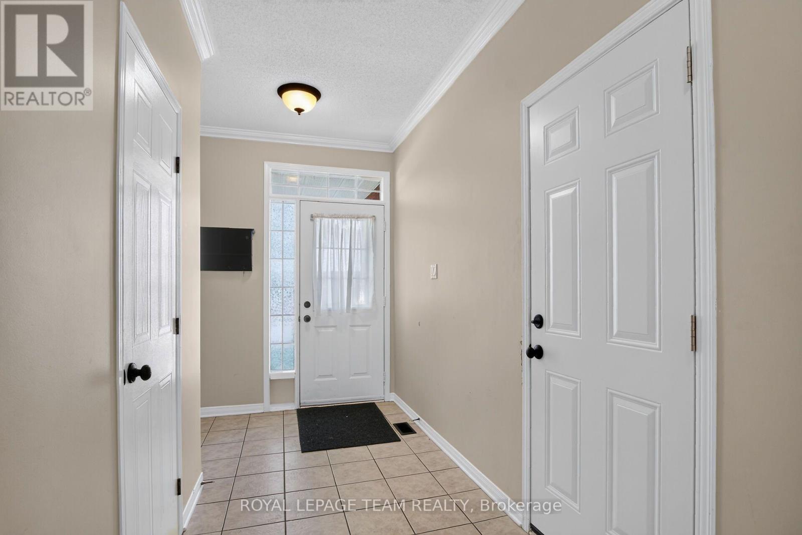 3 Chantilly Gate Property Photo 3
