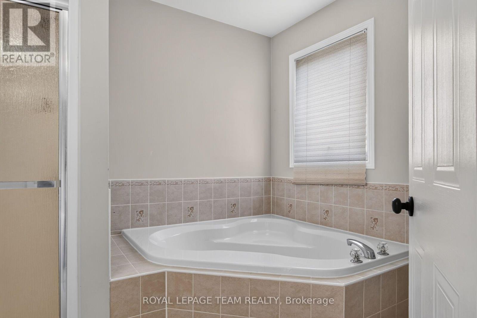3 Chantilly Gate Property Photo 25