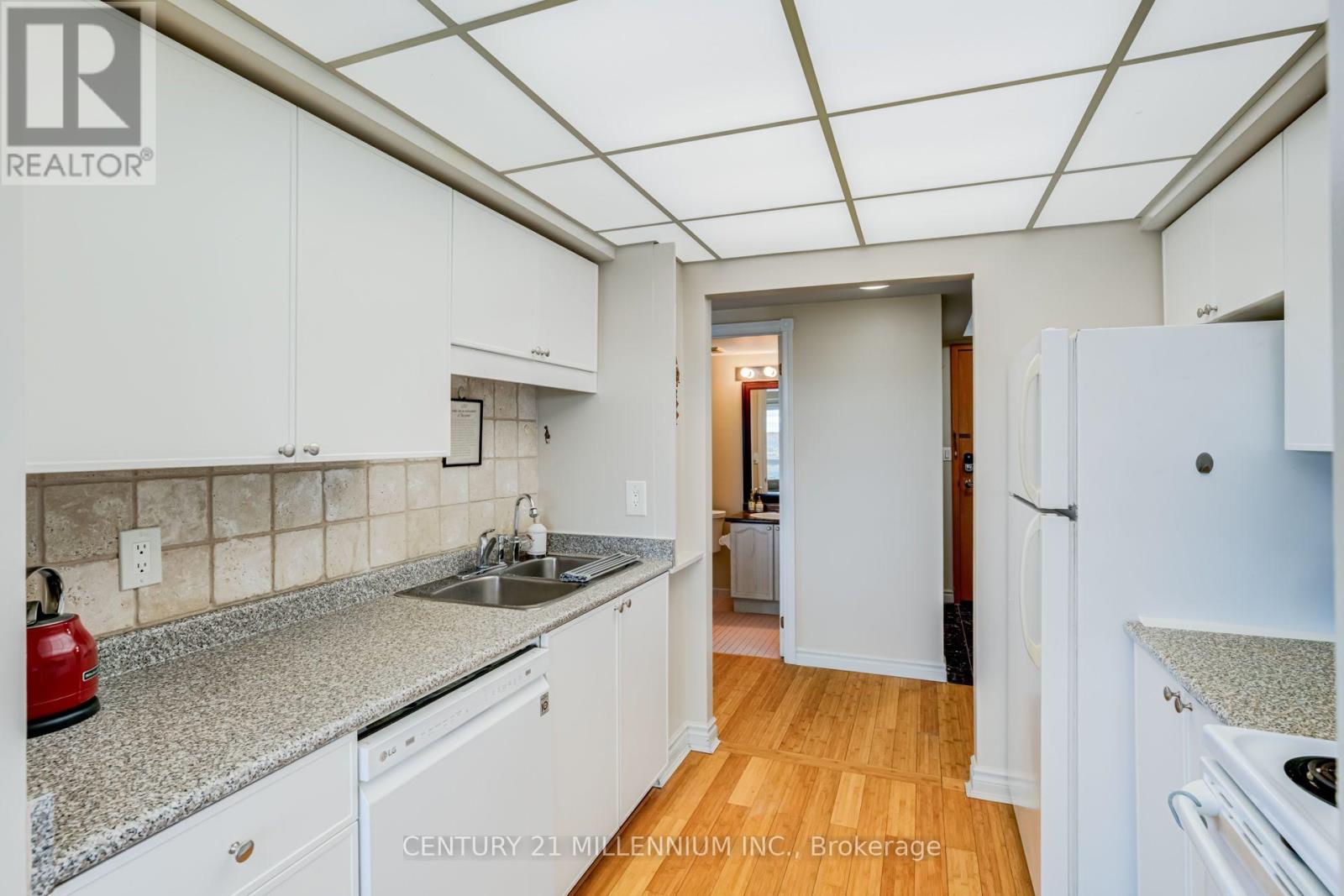 909 - 237 King Street W Property Photo 13