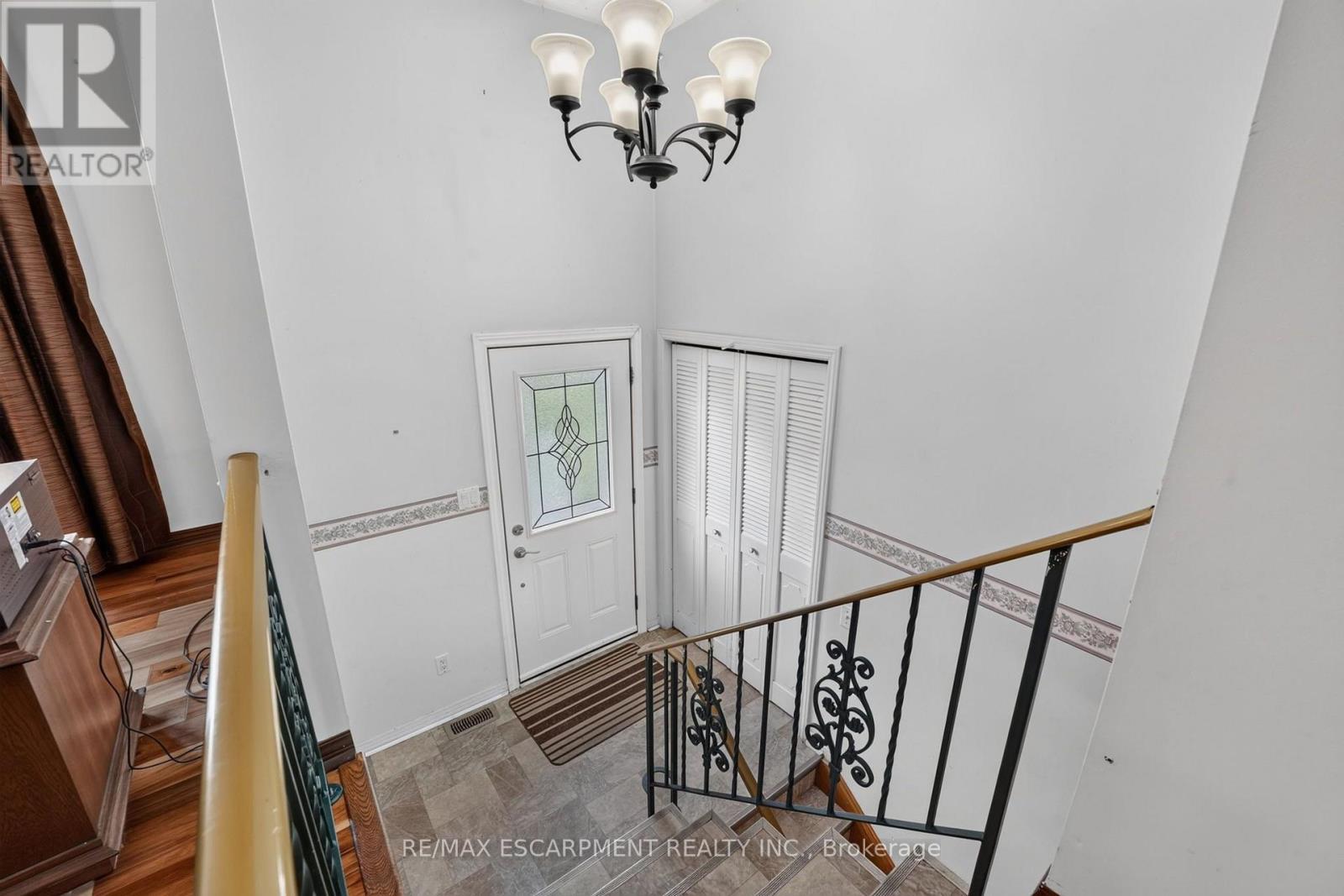 5 Brooks Circle Property Photo 5