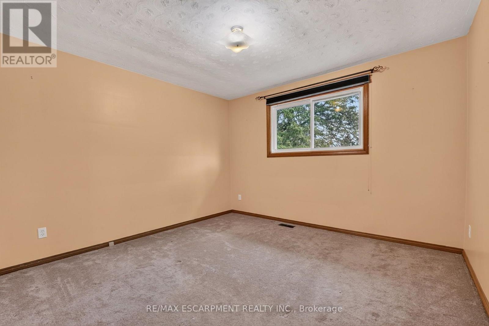 5 Brooks Circle Property Photo 21